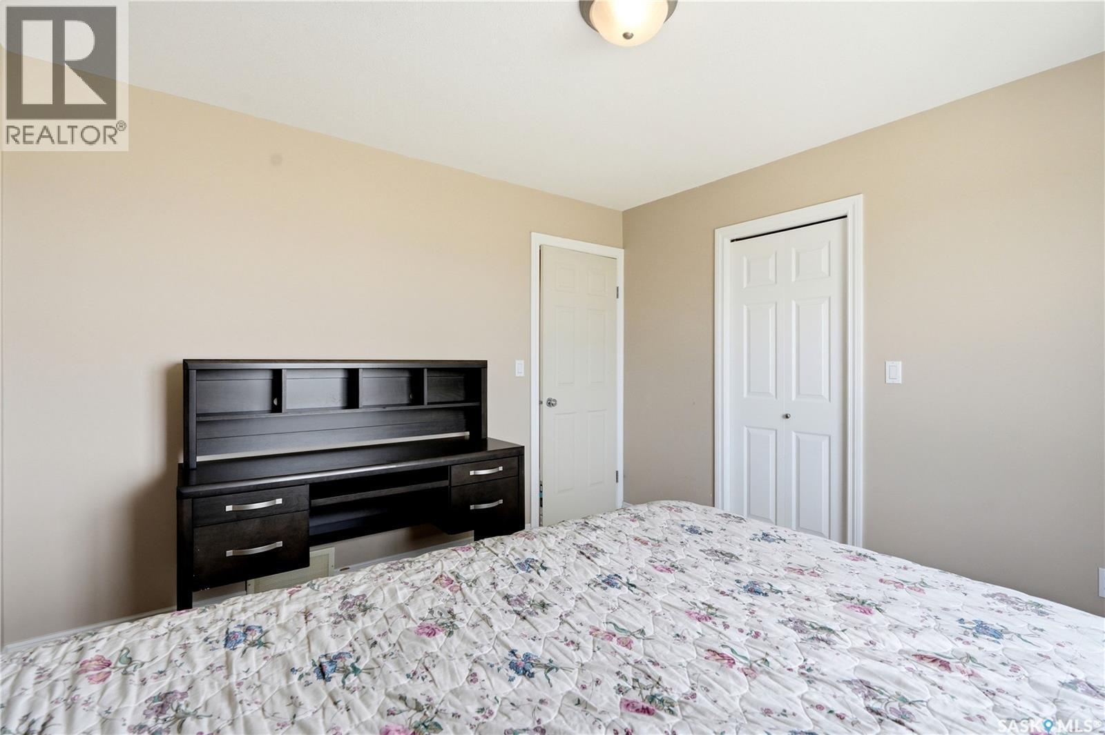 52 118 Pawlychenko Lane, Saskatoon, SK - Indoor Photo Showing Bedroom