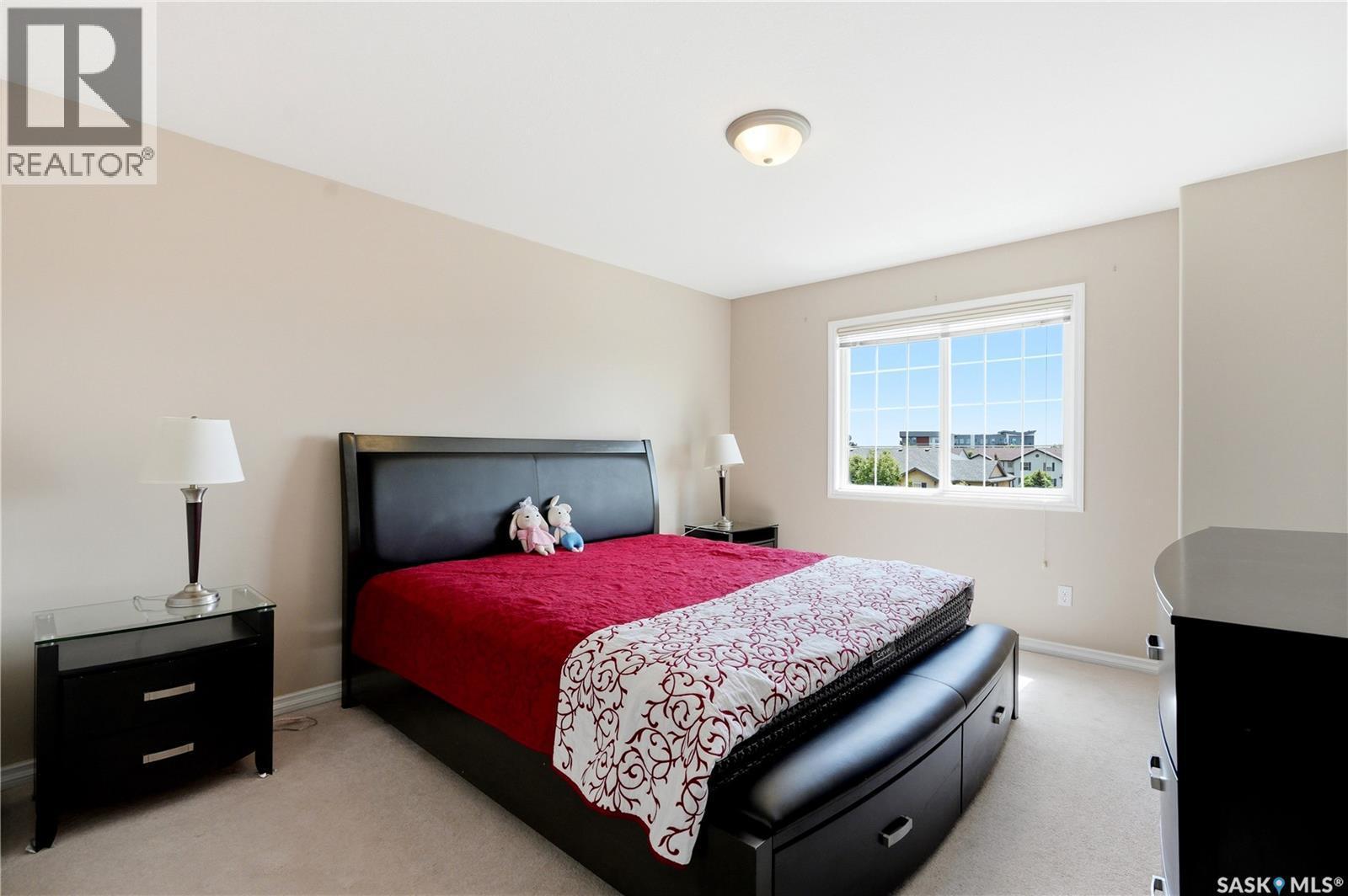 52 118 Pawlychenko Lane, Saskatoon, SK - Indoor Photo Showing Bedroom