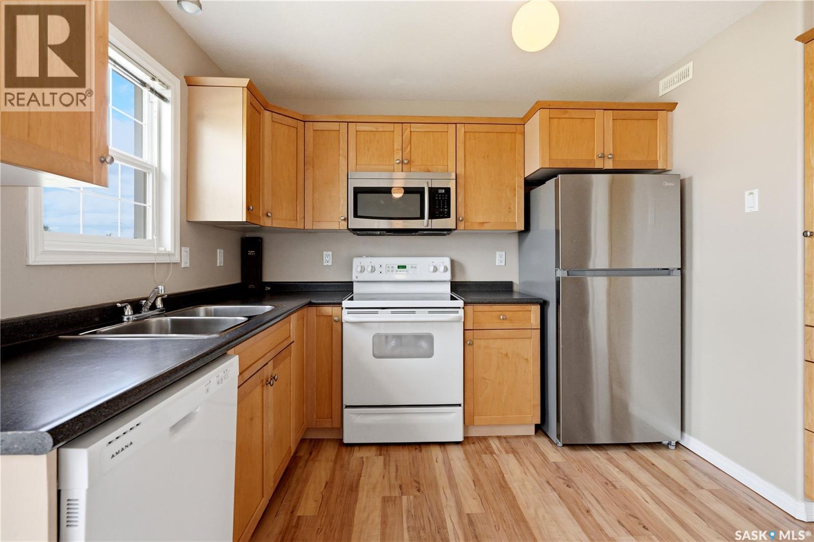 52 118 Pawlychenko Lane, Saskatoon, SK - Indoor Photo Showing Kitchen With Double Sink