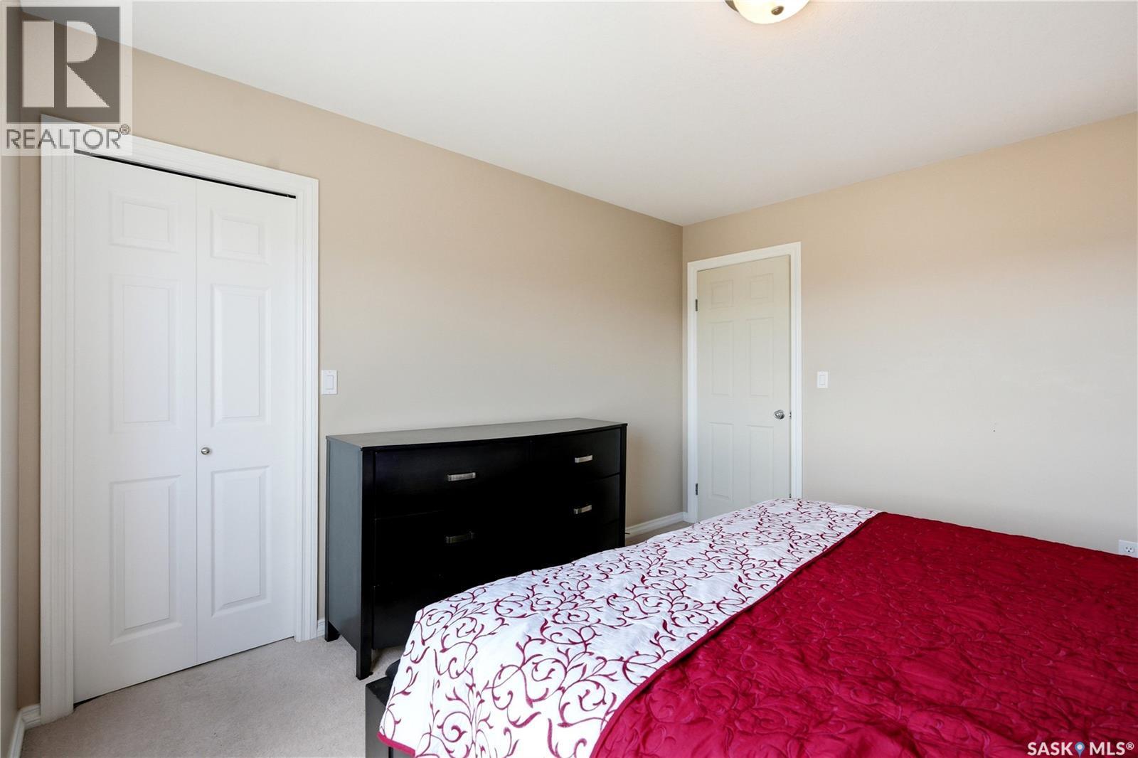 52 118 Pawlychenko Lane, Saskatoon, SK - Indoor Photo Showing Bedroom