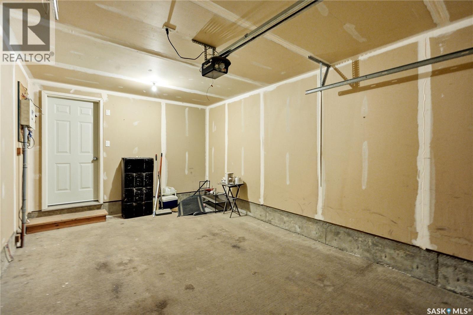 52 118 Pawlychenko Lane, Saskatoon, SK - Indoor Photo Showing Garage