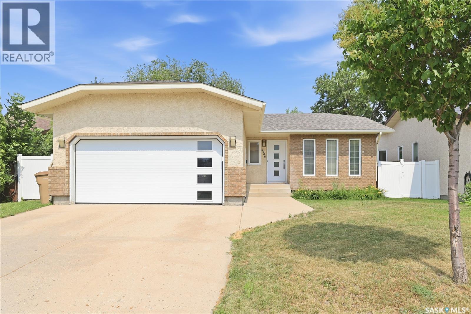 2206 Assiniboine Avenue E, Regina, SK - Outdoor