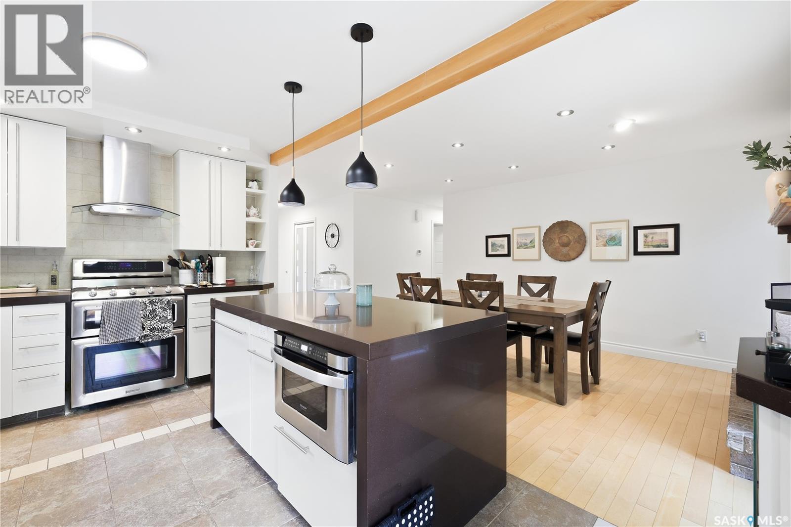2206 Assiniboine Avenue E, Regina, SK - Indoor Photo Showing Kitchen With Upgraded Kitchen