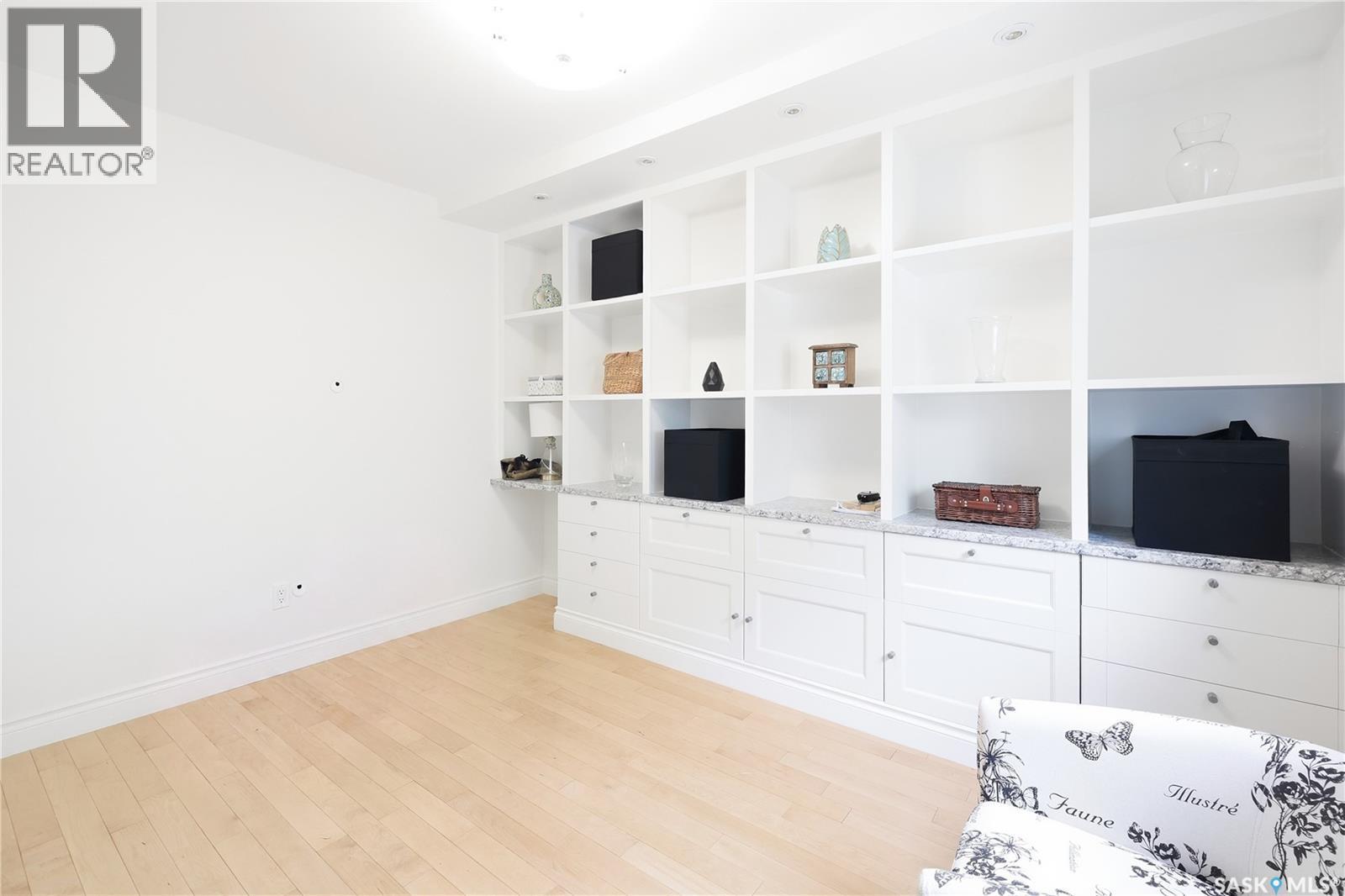 2206 Assiniboine Avenue E, Regina, SK - Indoor