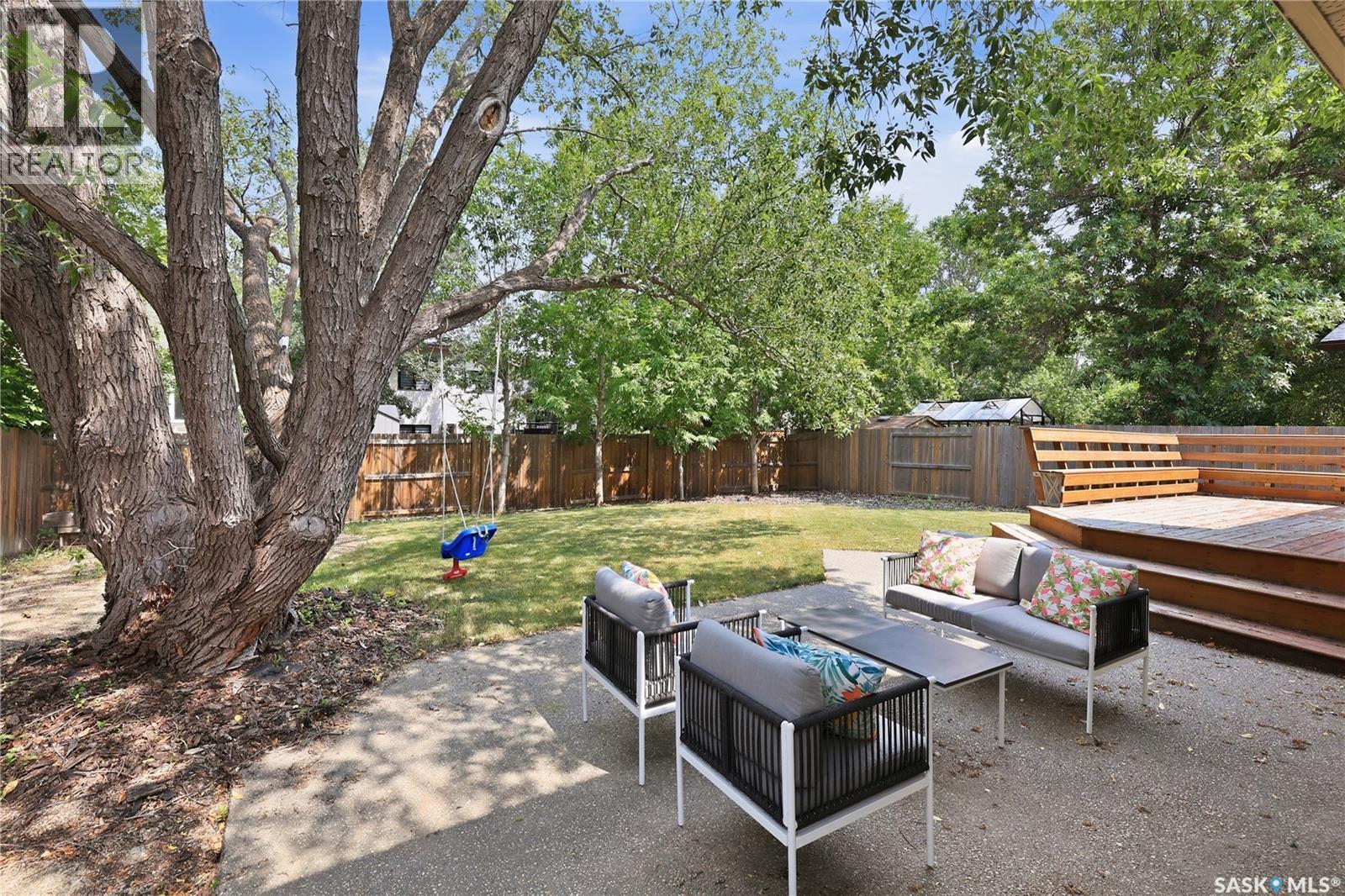2206 Assiniboine Avenue E, Regina, SK - Outdoor With Backyard