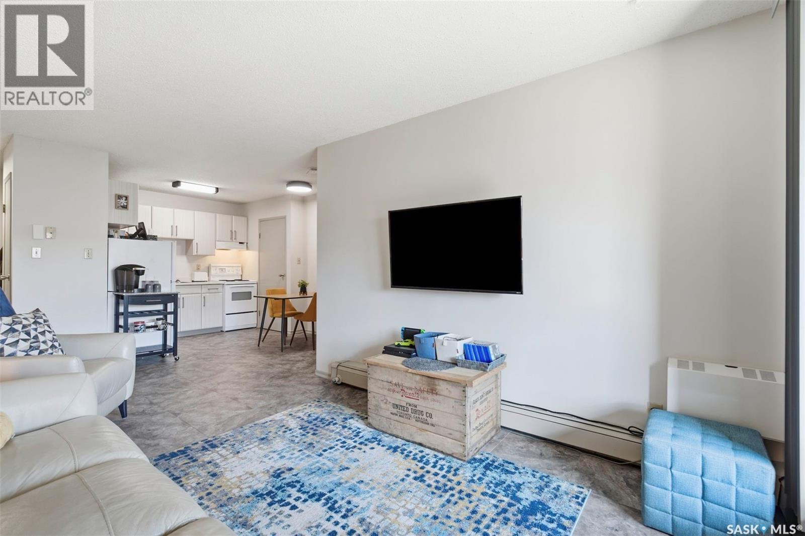 40 4219 Degeer Street, Saskatoon, SK - Indoor Photo Showing Living Room