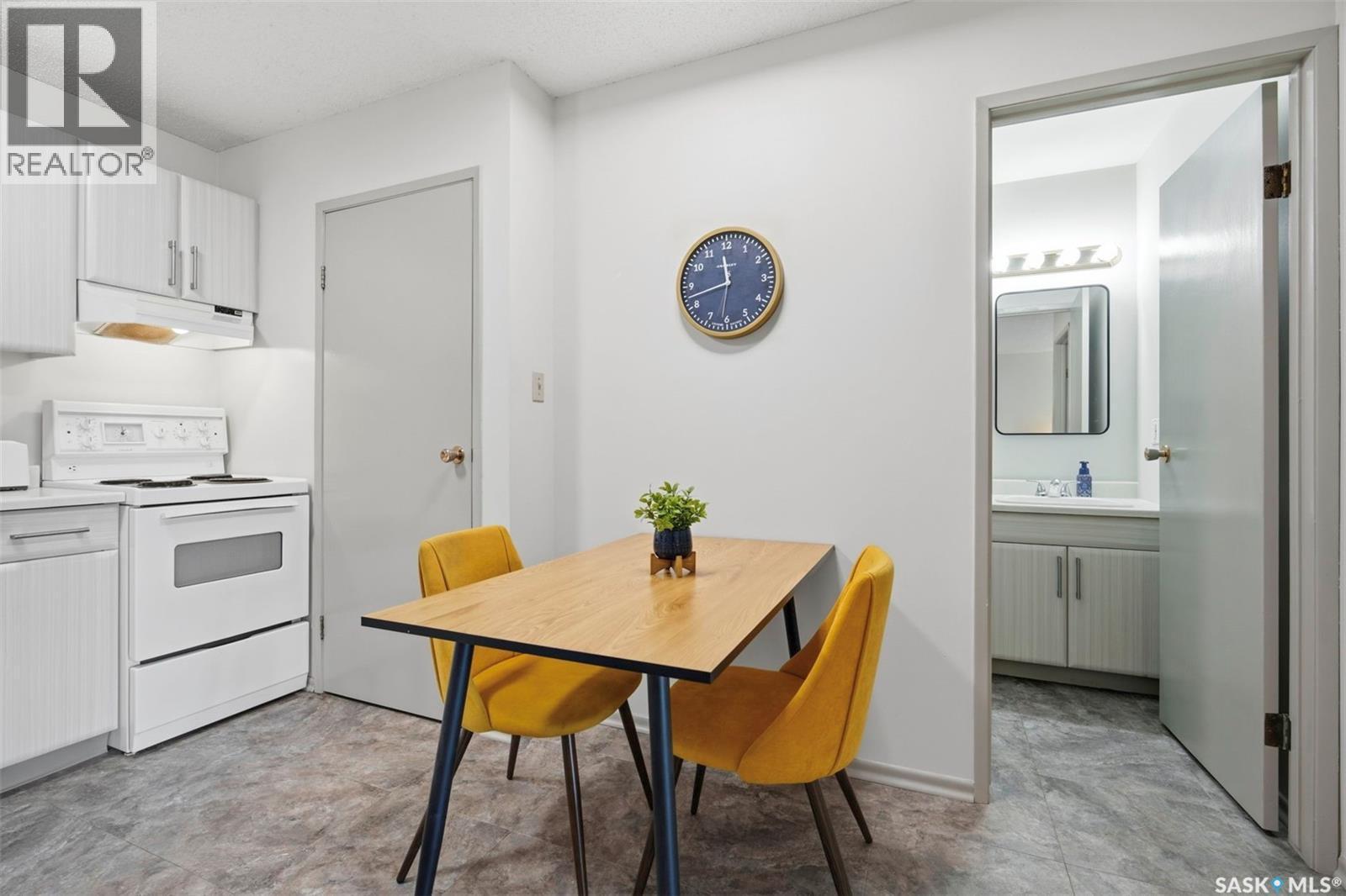 40 4219 Degeer Street, Saskatoon, SK - Indoor Photo Showing Kitchen