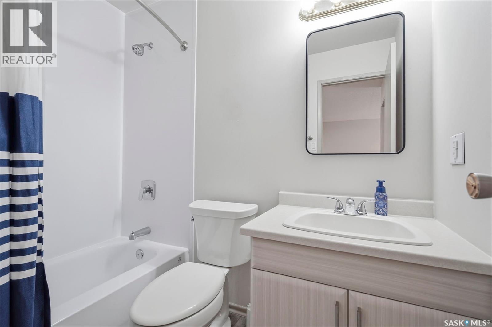 40 4219 Degeer Street, Saskatoon, SK - Indoor Photo Showing Bathroom