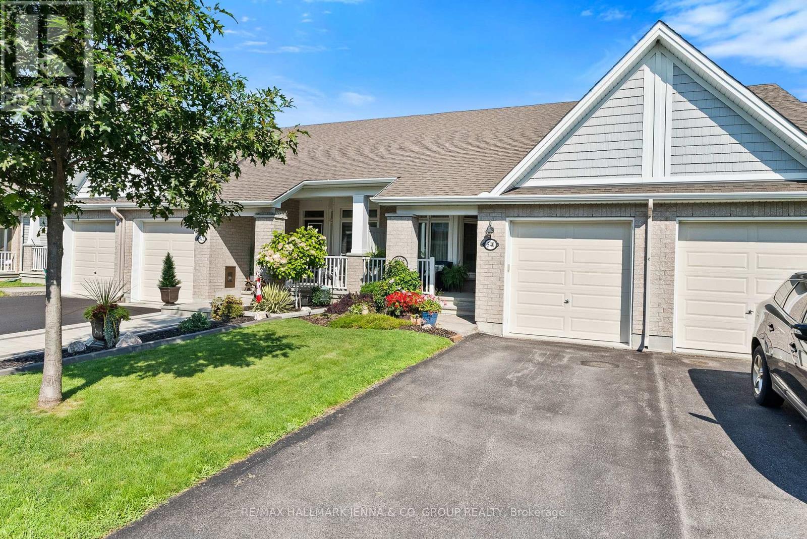 540 Silverbell Crescent, Ottawa, ON - Outdoor With Facade