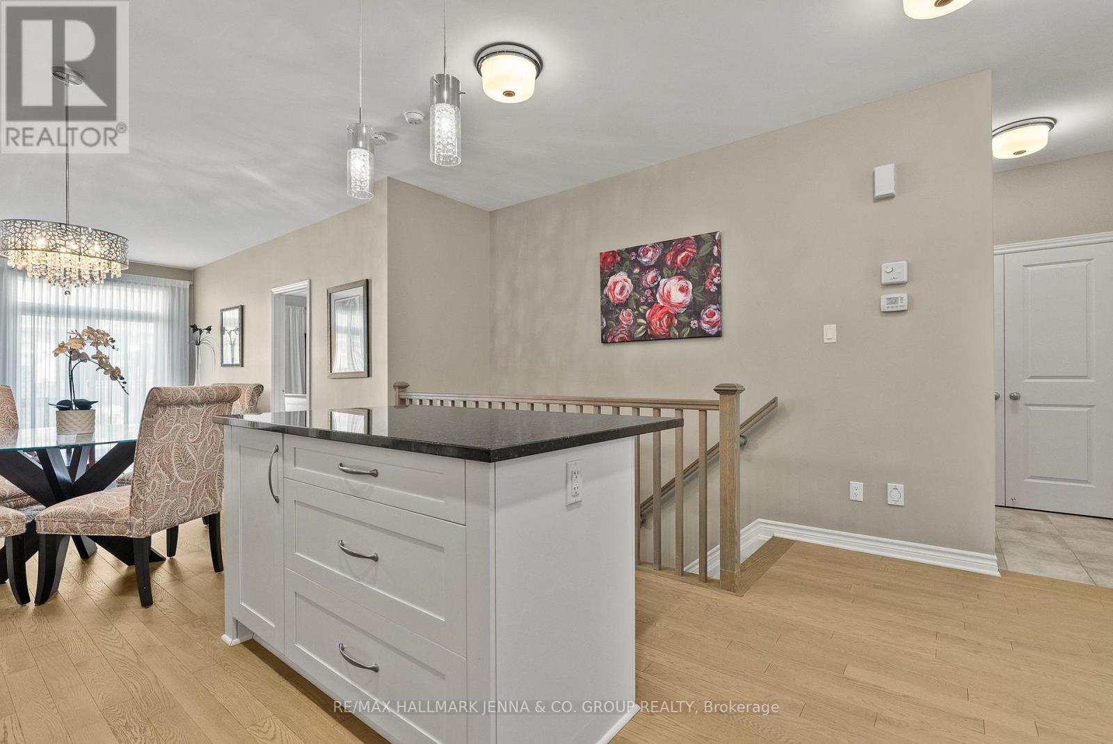 540 Silverbell Crescent, Ottawa, ON - Indoor