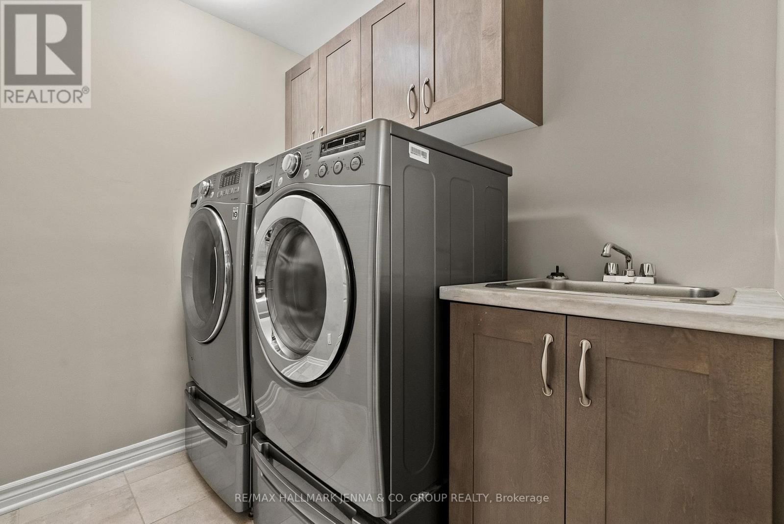 540 Silverbell Crescent, Ottawa, ON - Indoor Photo Showing Laundry Room