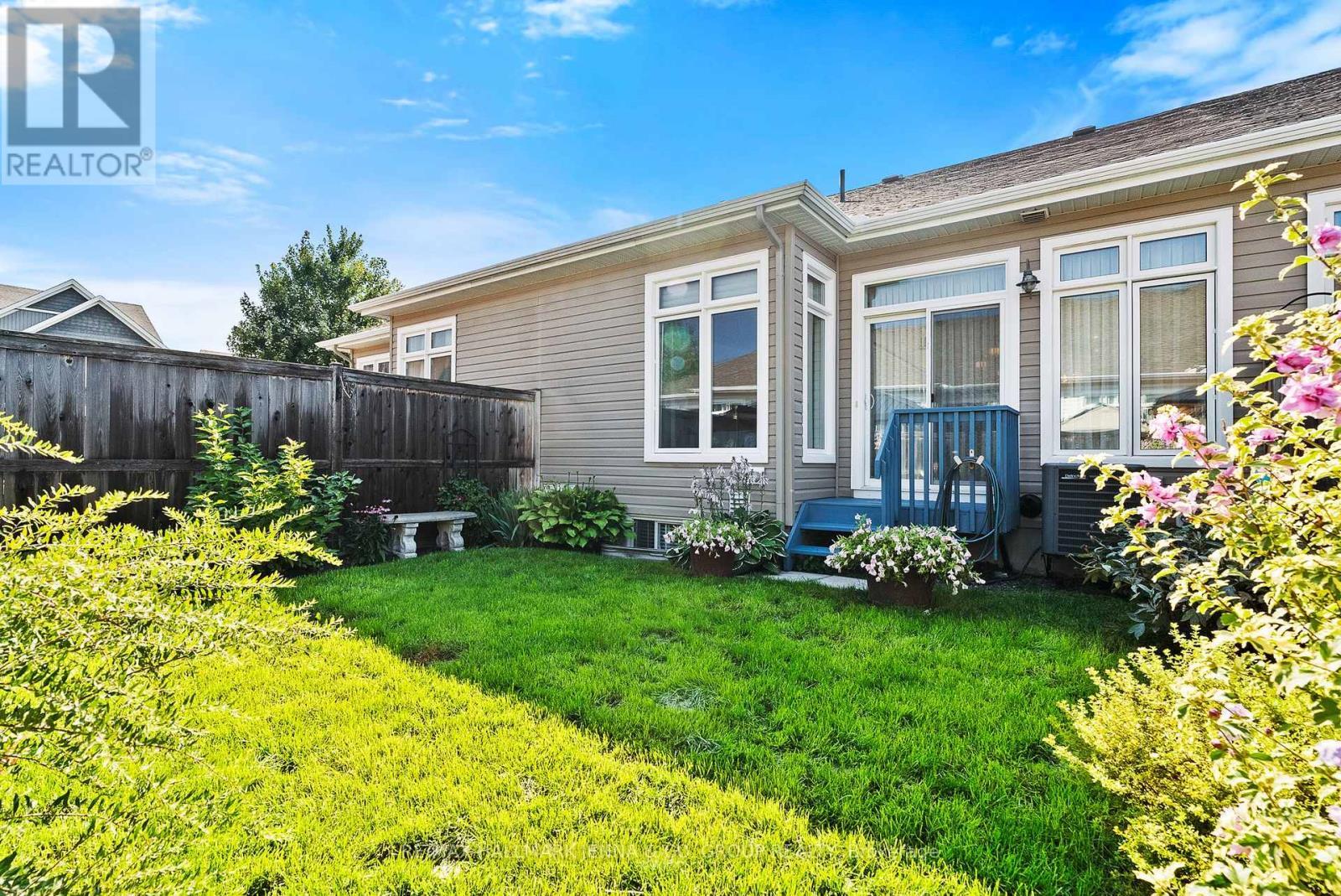 540 Silverbell Crescent, Ottawa, ON - Outdoor