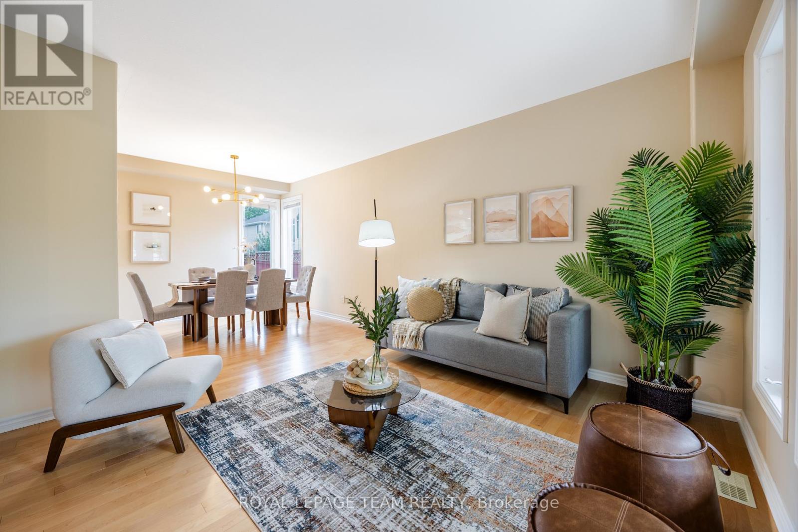 60 Woliston Crescent, Ottawa, ON - Indoor Photo Showing Living Room