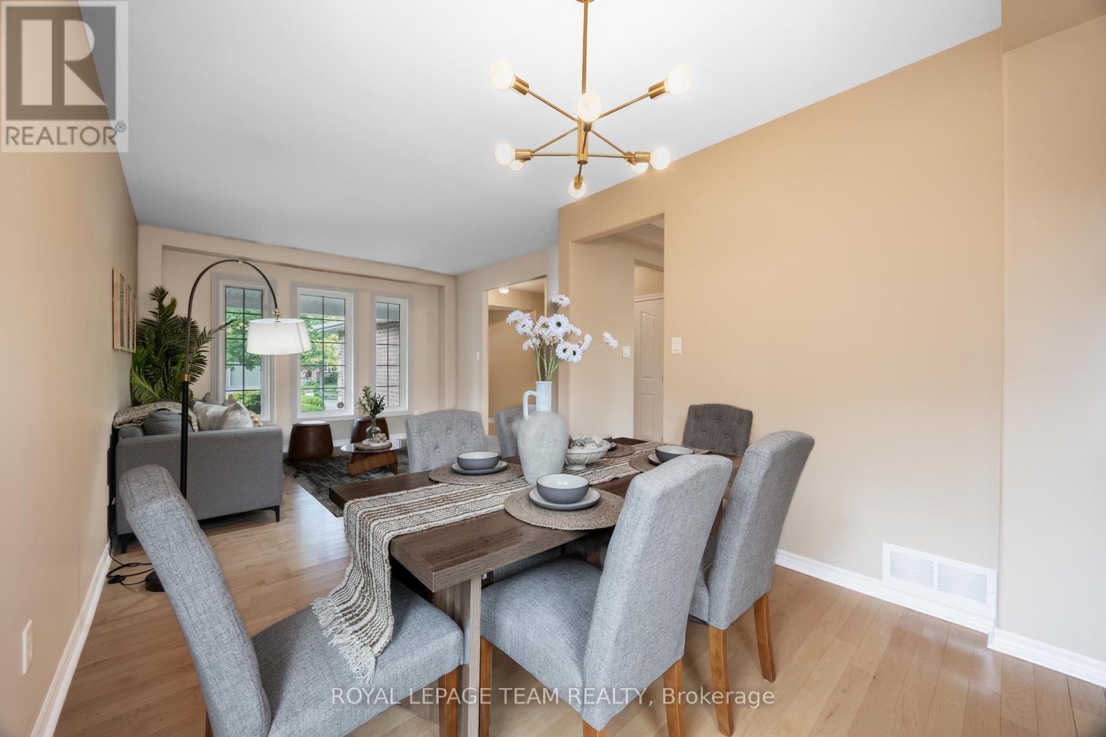 60 Woliston Crescent, Ottawa, ON - Indoor Photo Showing Dining Room