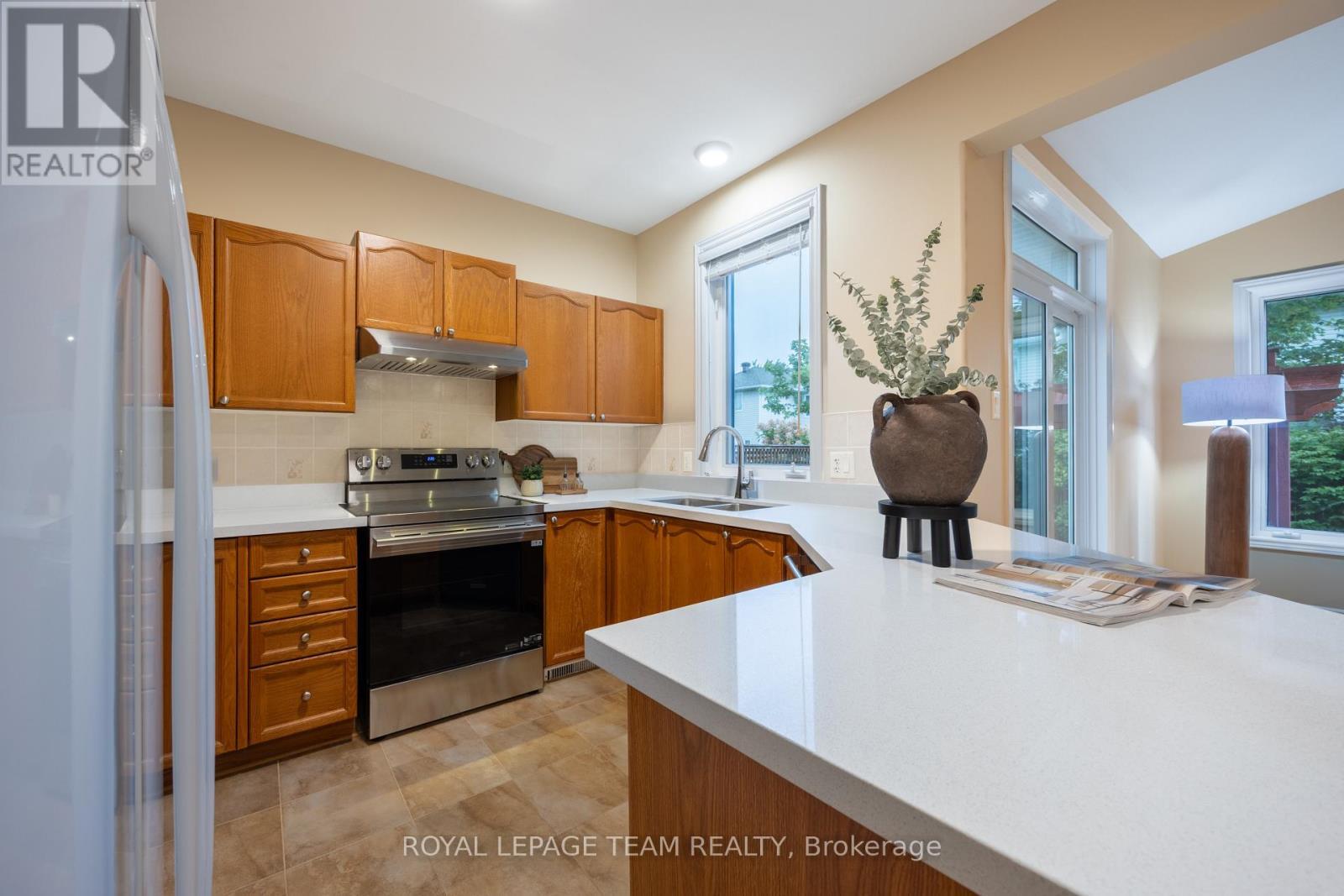 60 Woliston Crescent, Ottawa, ON - Indoor Photo Showing Kitchen