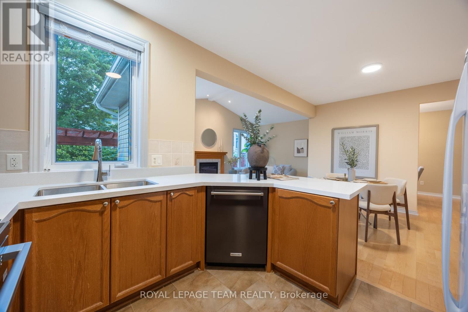 60 Woliston Crescent, Ottawa, ON - Indoor Photo Showing Kitchen With Double Sink