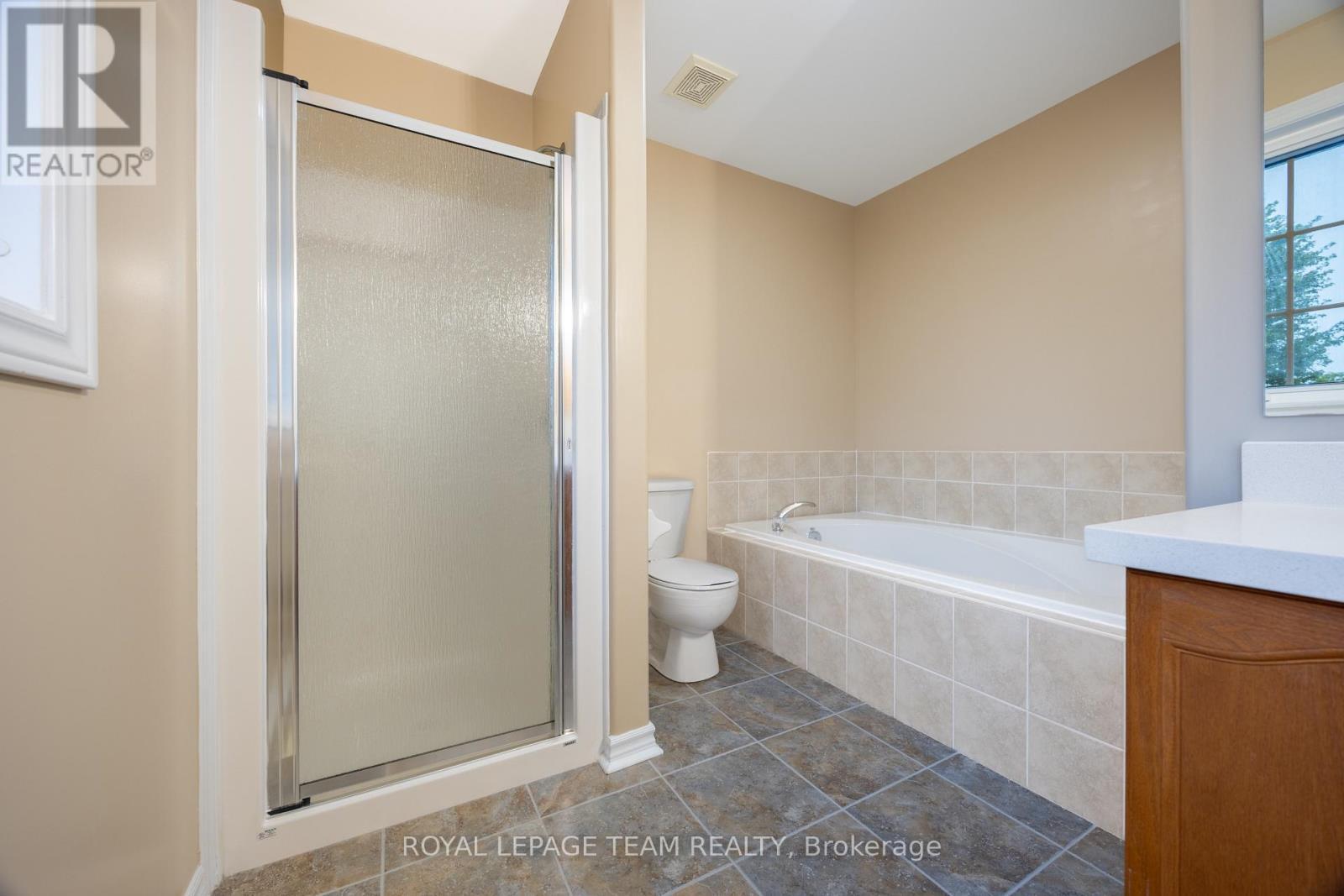 60 Woliston Crescent, Ottawa, ON - Indoor Photo Showing Bathroom