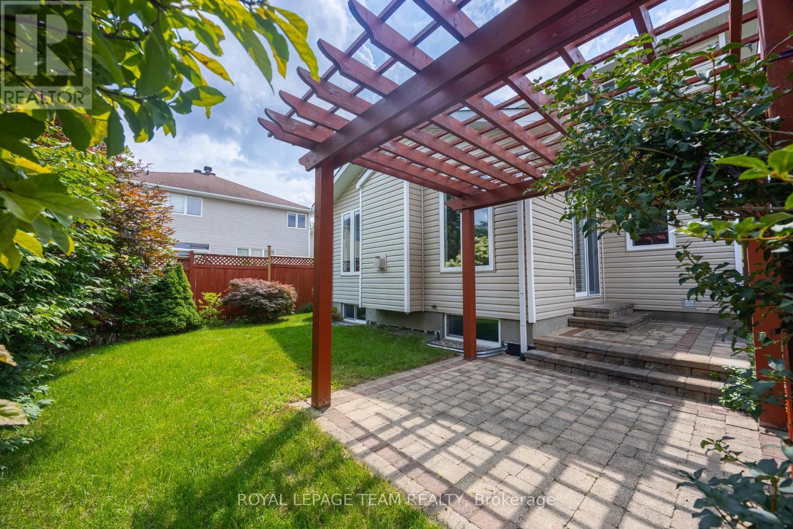 60 Woliston Crescent, Ottawa, ON - Outdoor