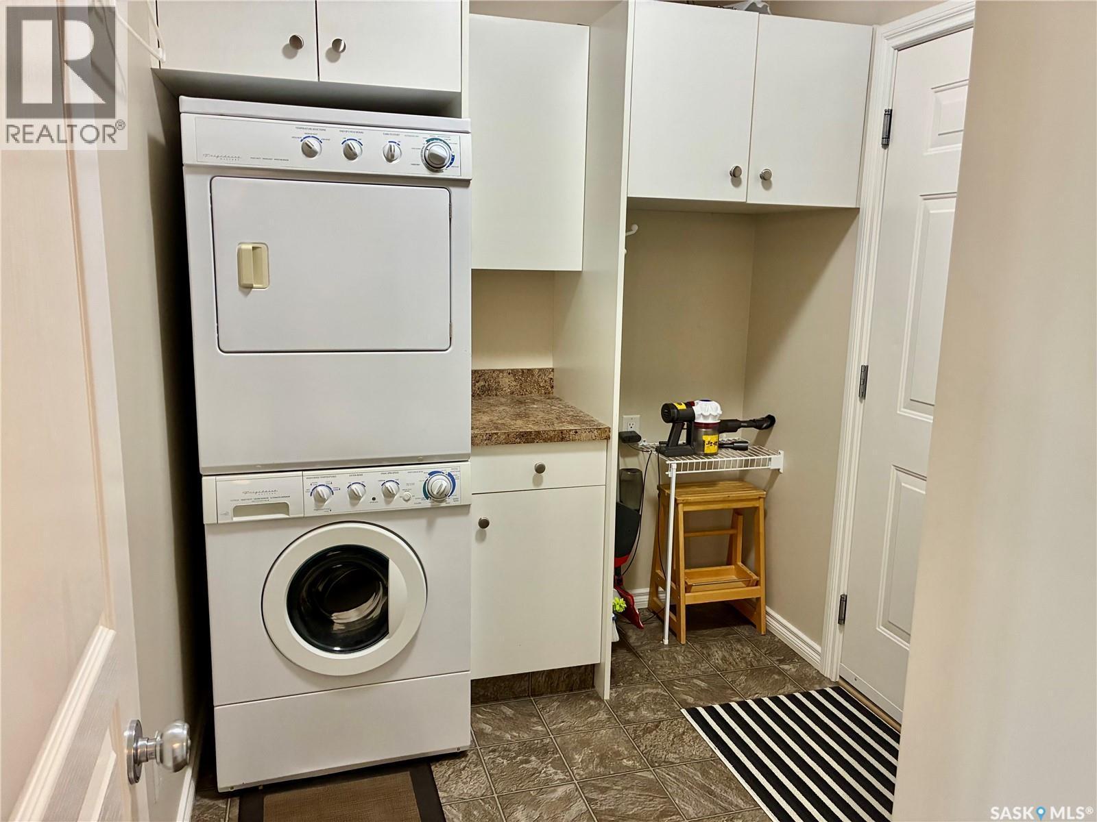 10170 Wascana Estates, Regina, SK - Indoor Photo Showing Laundry Room