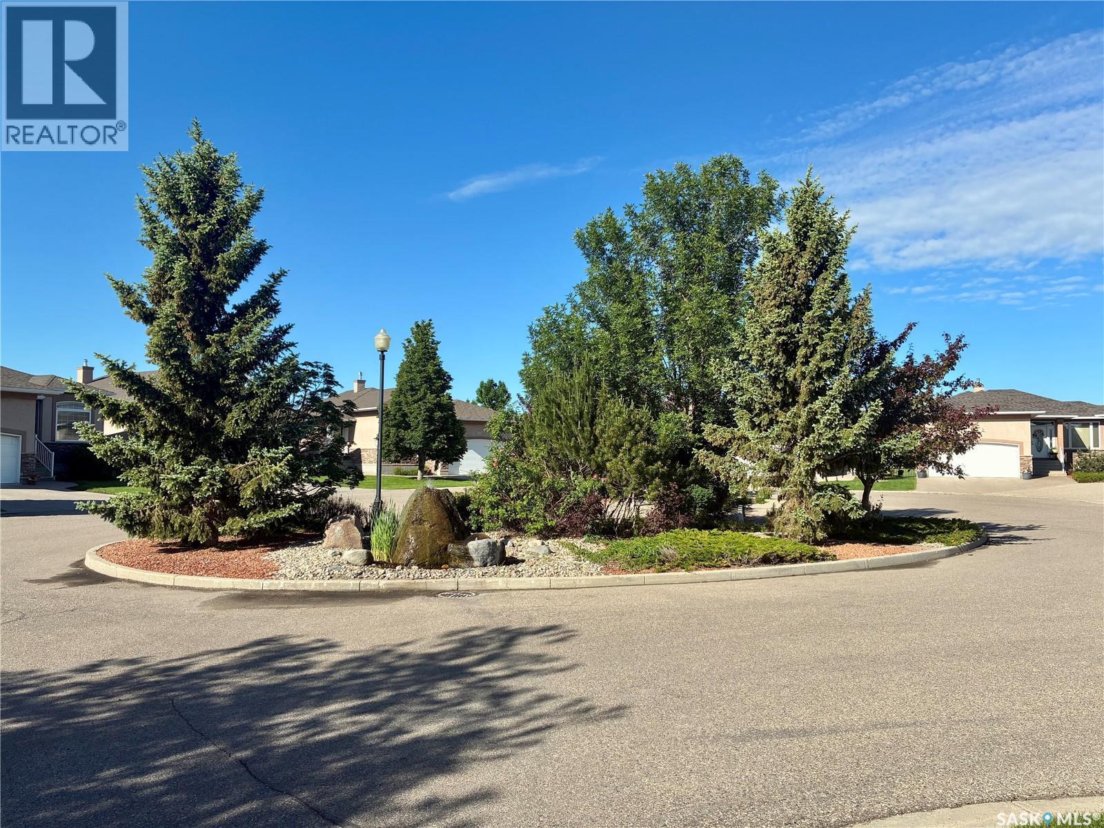 10170 Wascana Estates, Regina, SK - Outdoor