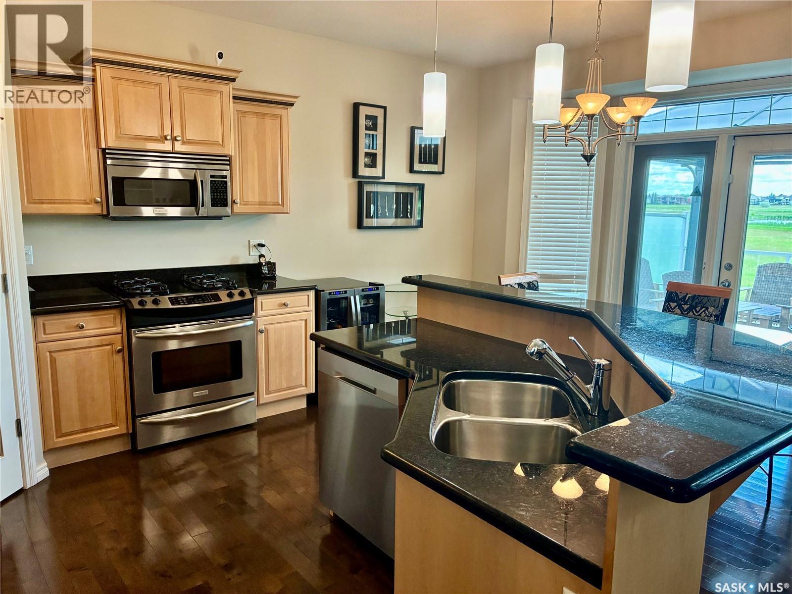 10170 Wascana Estates, Regina, SK - Indoor Photo Showing Kitchen With Double Sink