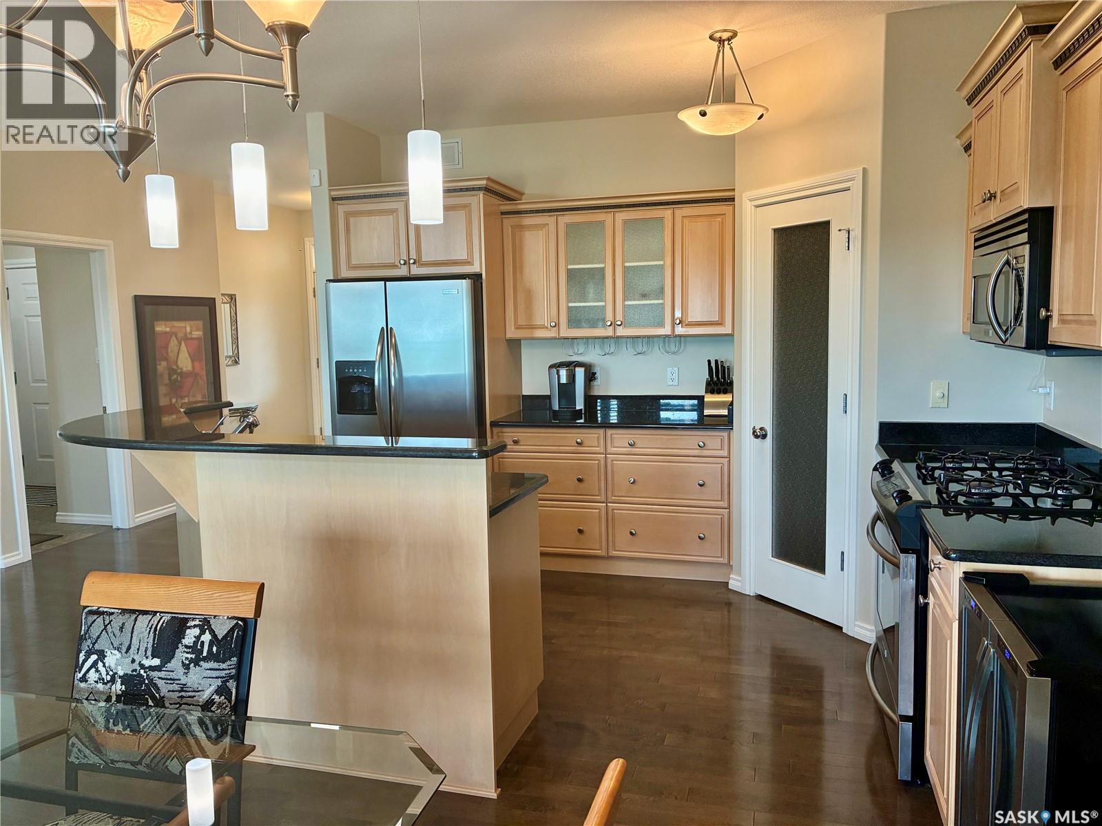 10170 Wascana Estates, Regina, SK - Indoor Photo Showing Kitchen With Upgraded Kitchen