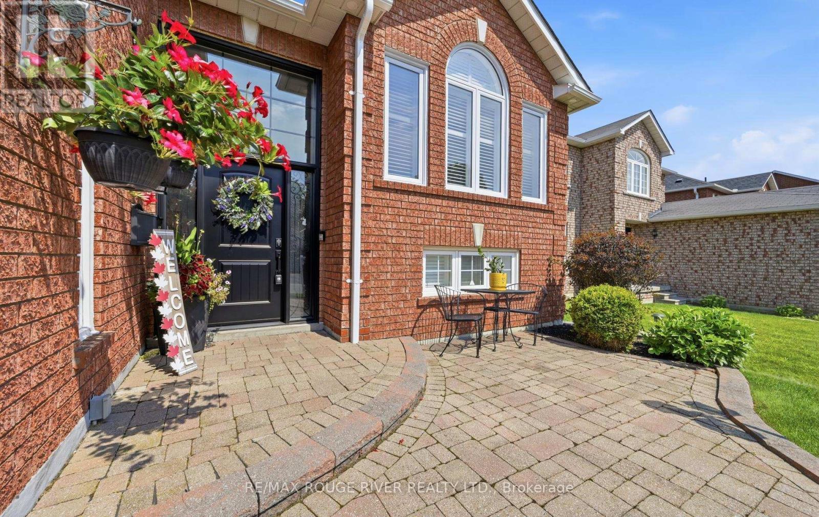 32 Patrick Drive, Whitby, ON - Outdoor