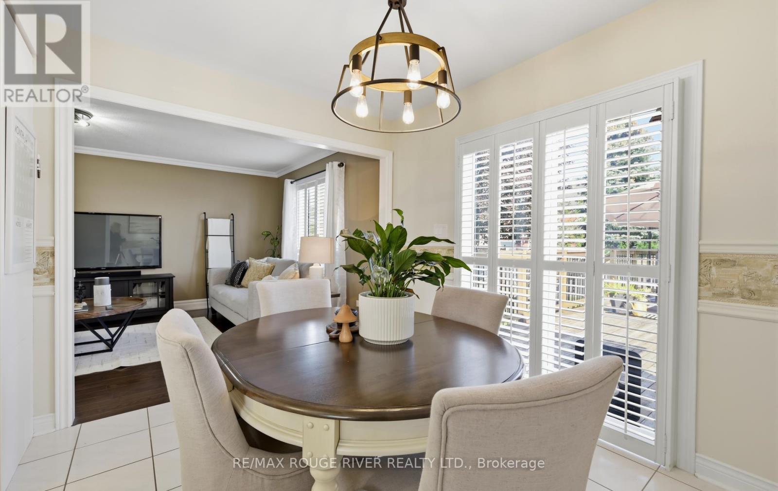 32 Patrick Drive, Whitby, ON - Indoor Photo Showing Dining Room