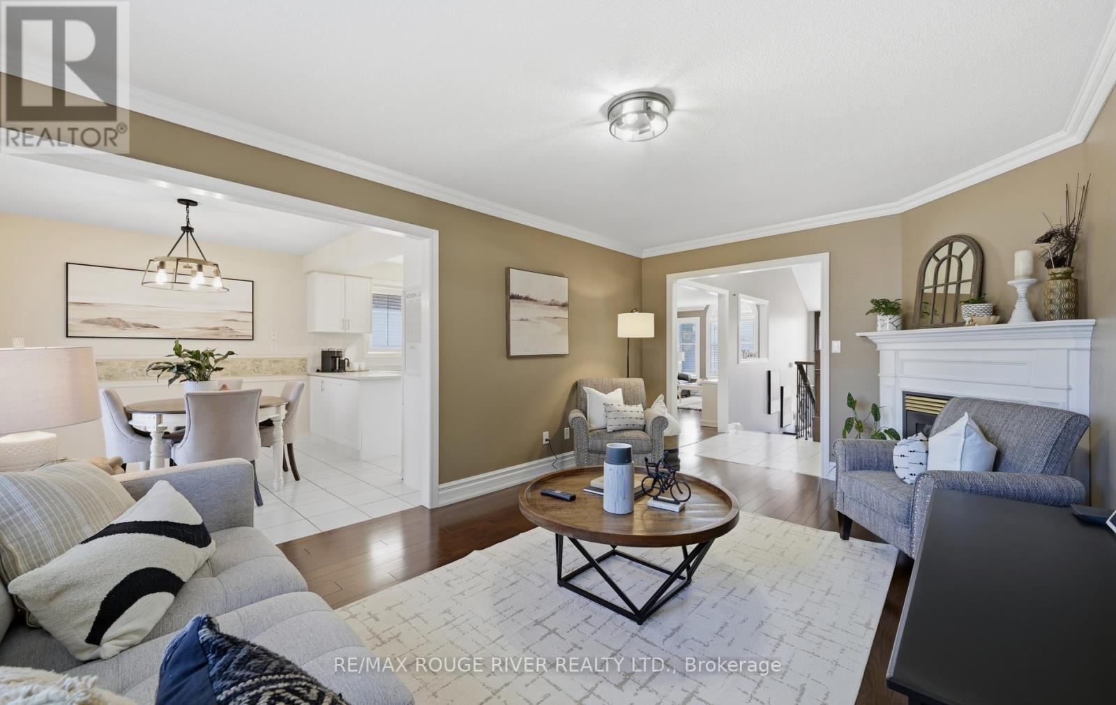 32 Patrick Drive, Whitby, ON - Indoor Photo Showing Living Room