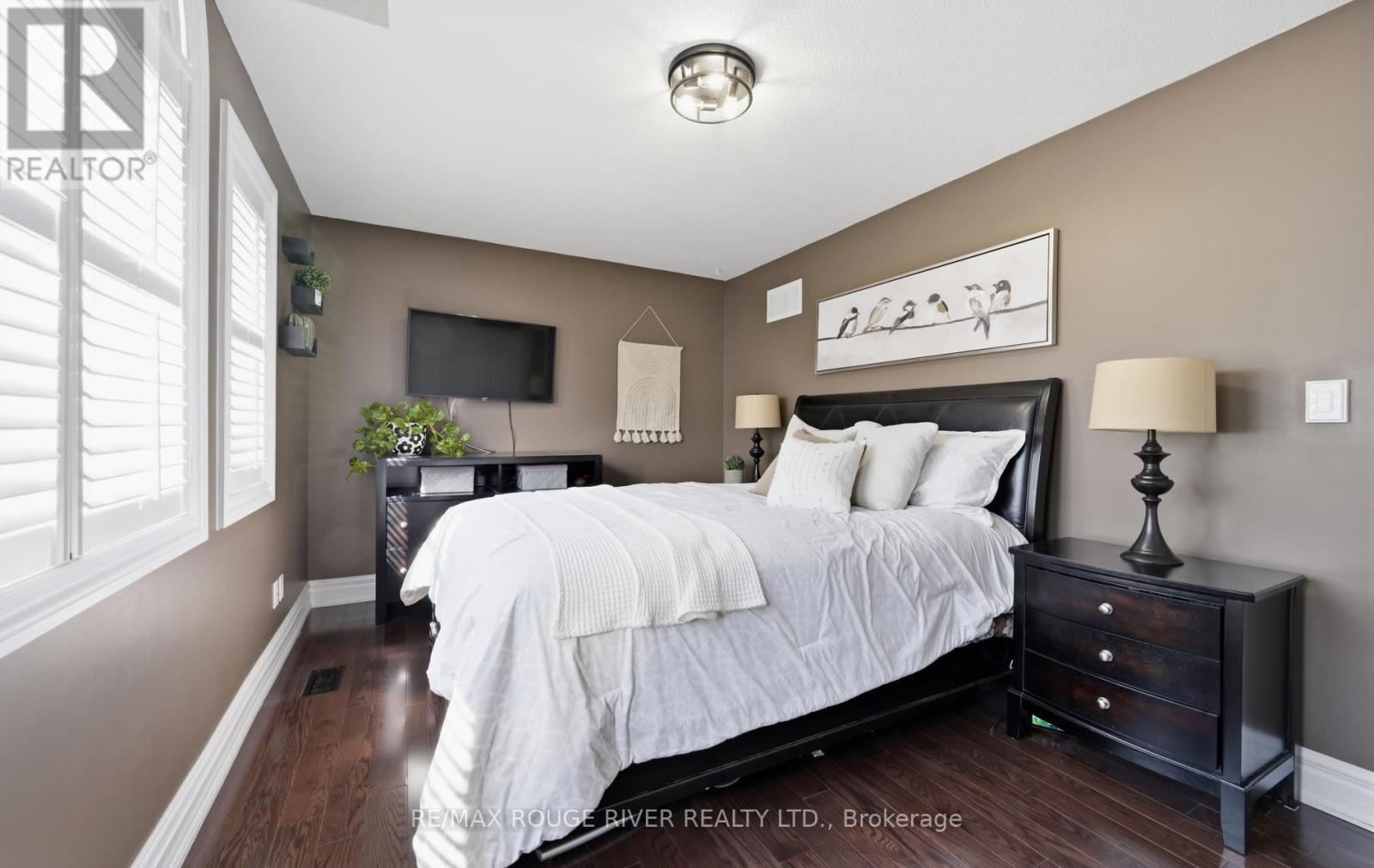 32 Patrick Drive, Whitby, ON - Indoor Photo Showing Bedroom