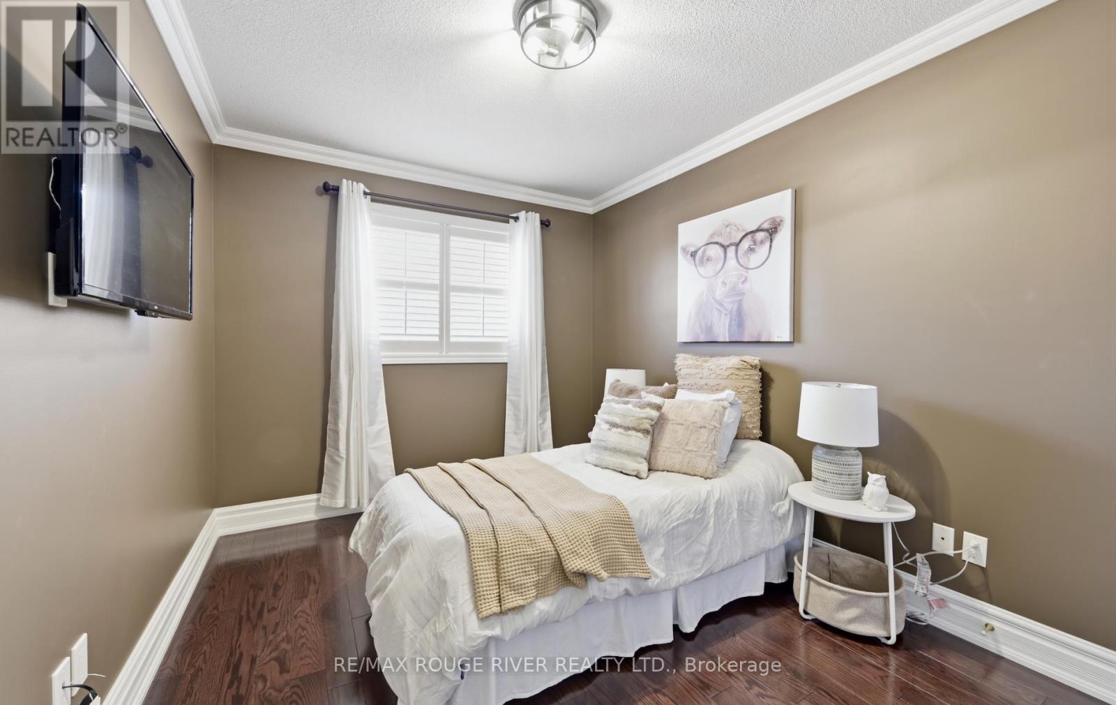 32 Patrick Drive, Whitby, ON - Indoor Photo Showing Bedroom