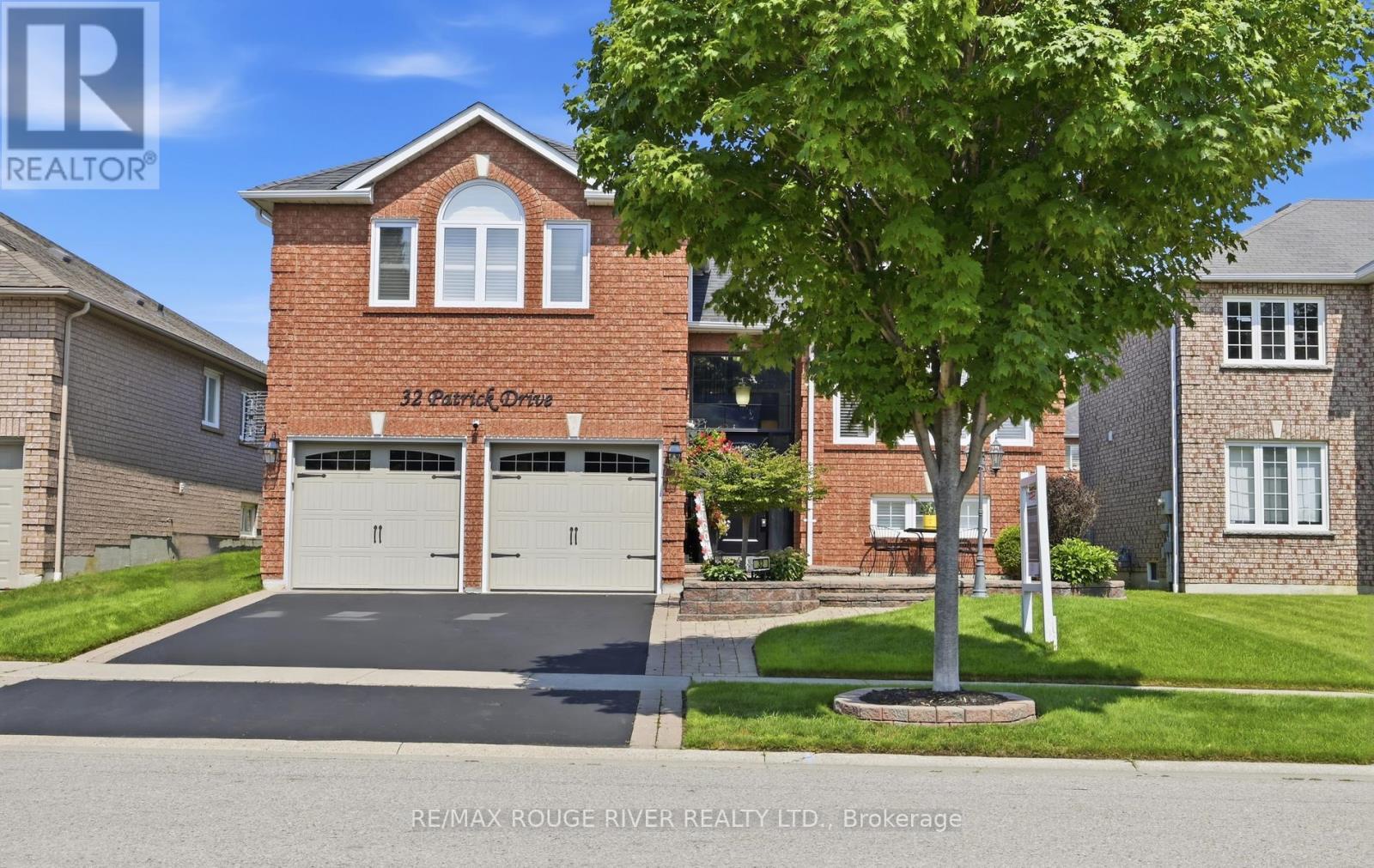 32 Patrick Drive, Whitby, ON - Outdoor