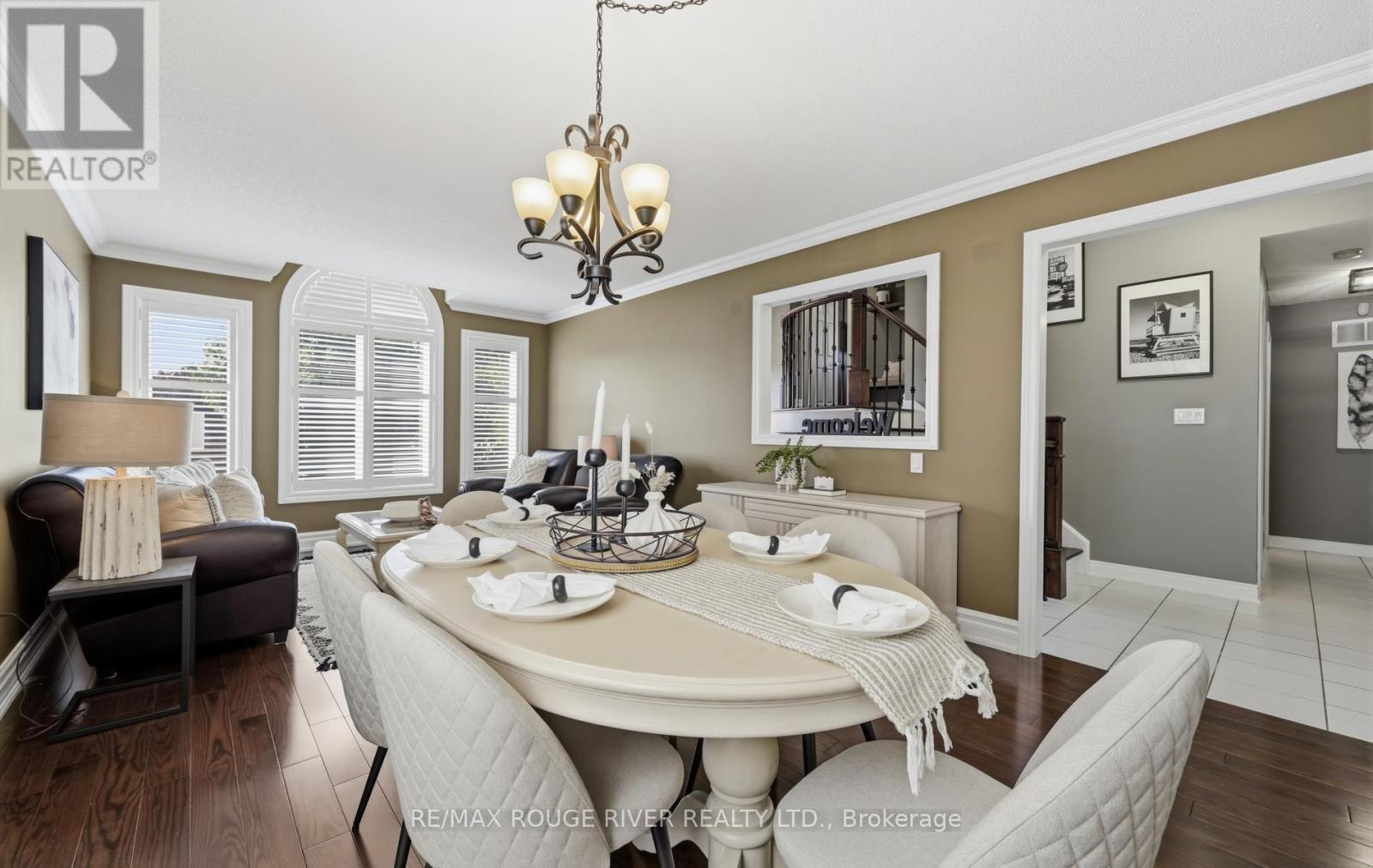 32 Patrick Drive, Whitby, ON - Indoor Photo Showing Dining Room