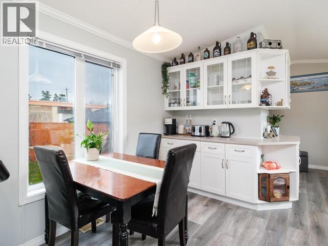 41-4 Prospector Road, Whitehorse, YT - Indoor Photo Showing Dining Room