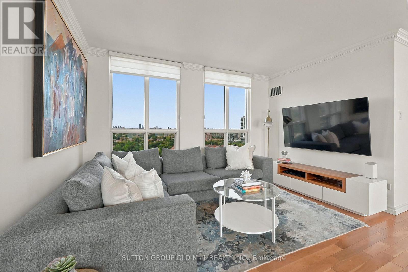 Family - 1908 - 2285 Lake Shore Boulevard W, Toronto, ON - Indoor Photo Showing Living Room