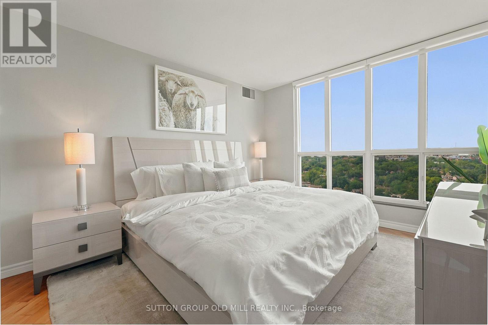 King Size Primary Bedroom - 1908 - 2285 Lake Shore Boulevard W, Toronto, ON - Indoor Photo Showing Bedroom
