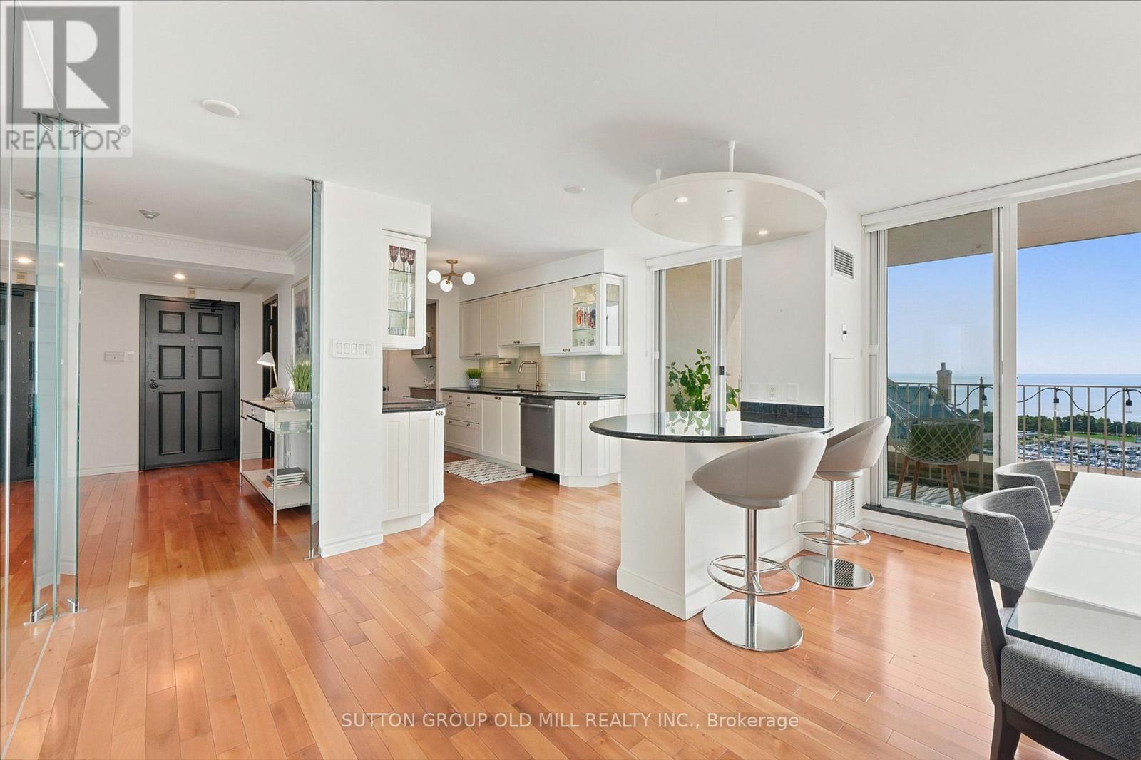 Island/Bar/Open Concept - 1908 - 2285 Lake Shore Boulevard W, Toronto, ON - Indoor