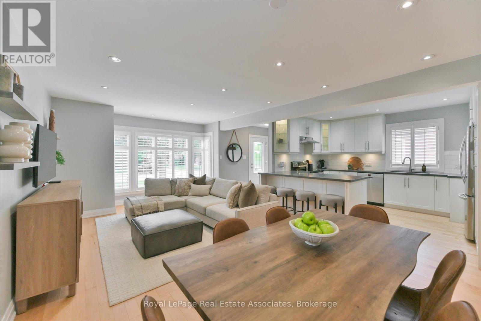41 Ashbourne Drive, Toronto, ON - Indoor