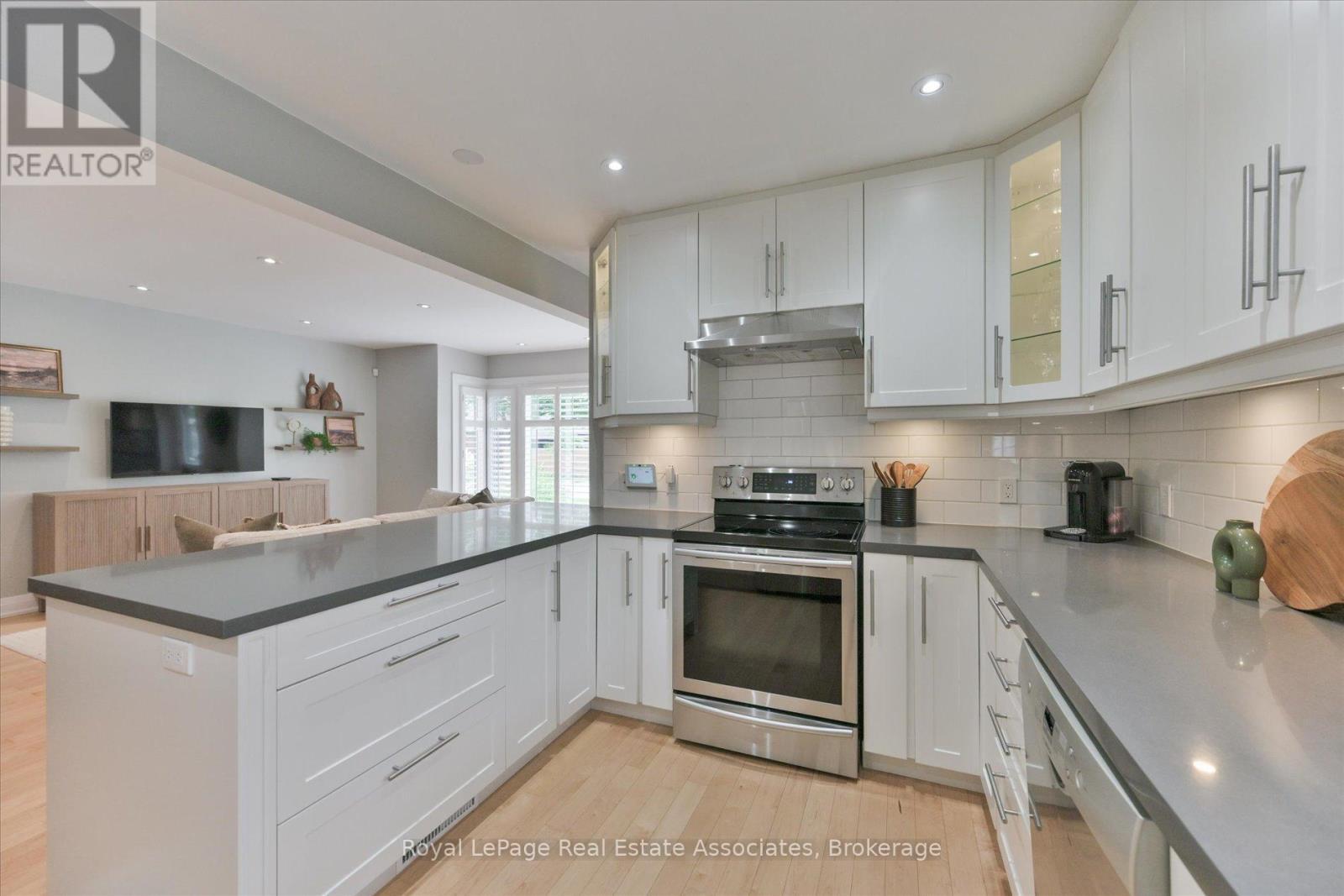 41 Ashbourne Drive, Toronto, ON - Indoor Photo Showing Kitchen With Stainless Steel Kitchen With Upgraded Kitchen