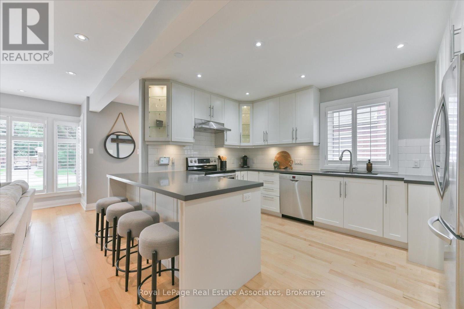 41 Ashbourne Drive, Toronto, ON - Indoor Photo Showing Kitchen With Upgraded Kitchen