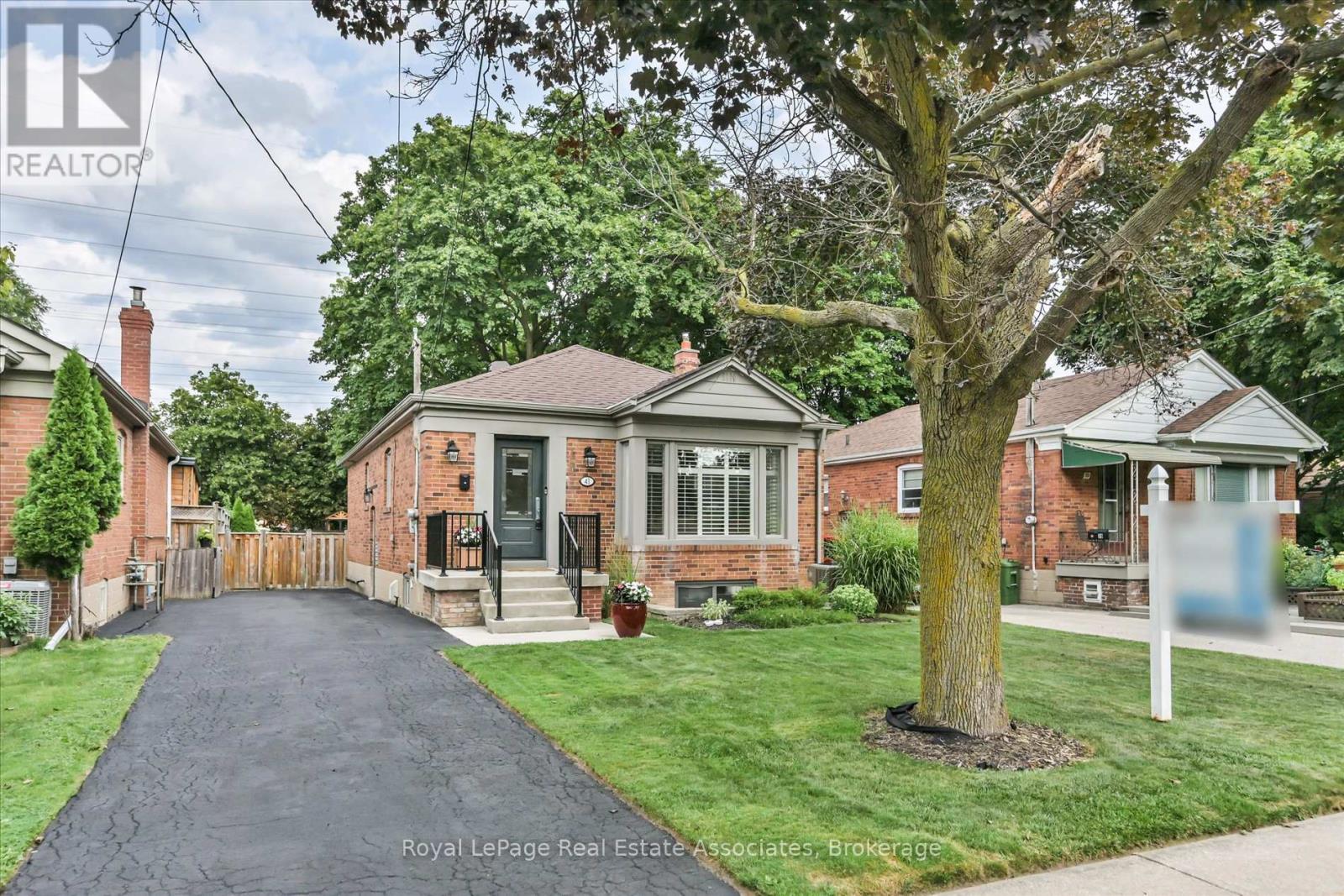 41 Ashbourne Drive, Toronto, ON - Outdoor