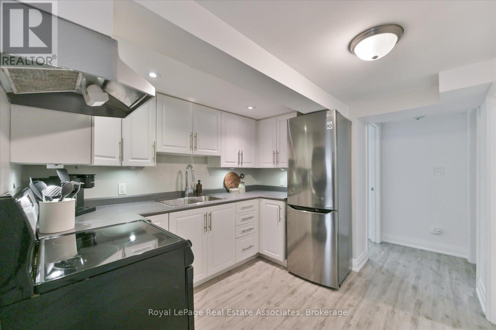 41 Ashbourne Drive, Toronto, ON - Indoor Photo Showing Kitchen