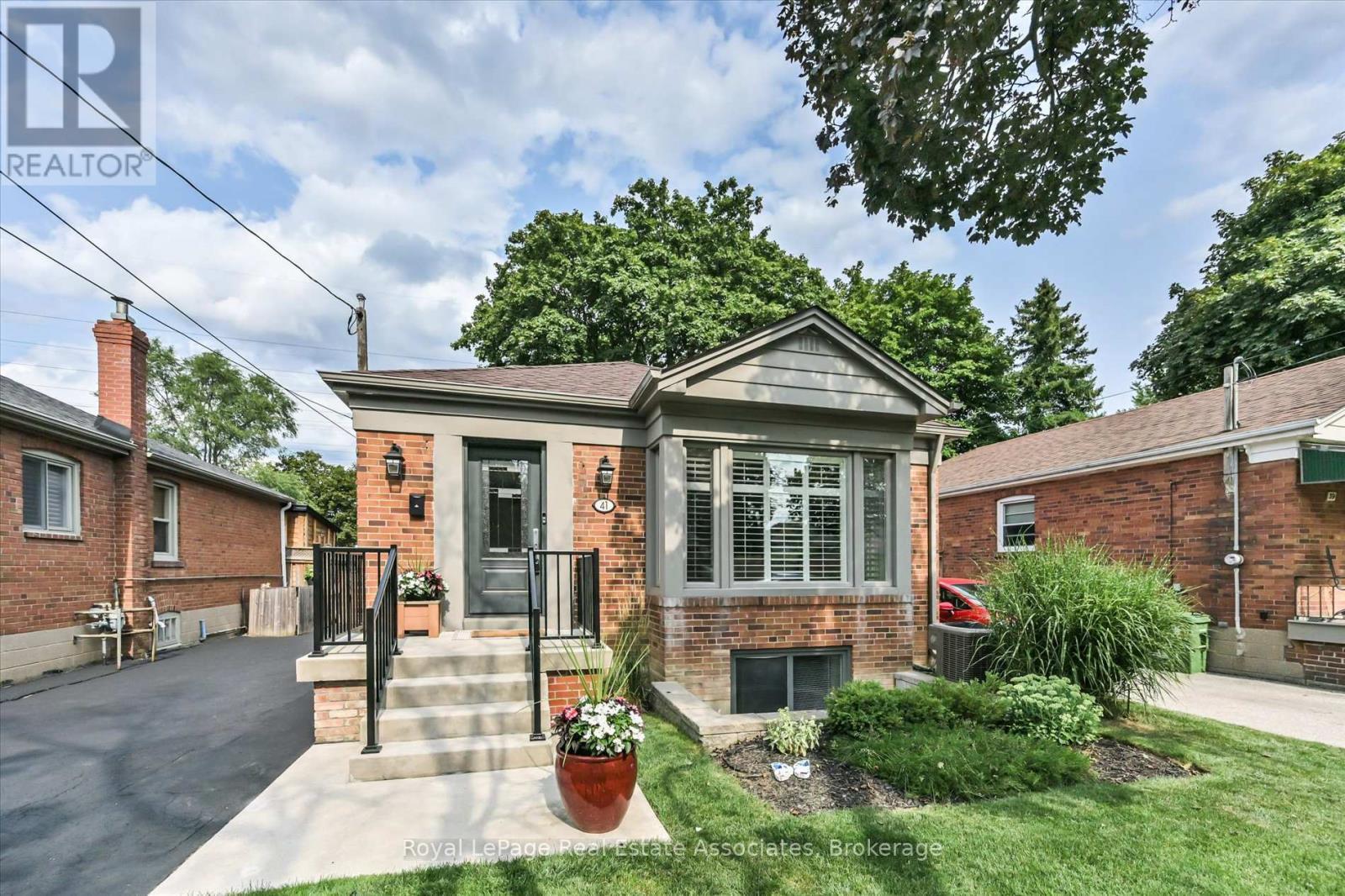 41 Ashbourne Drive, Toronto, ON - Outdoor