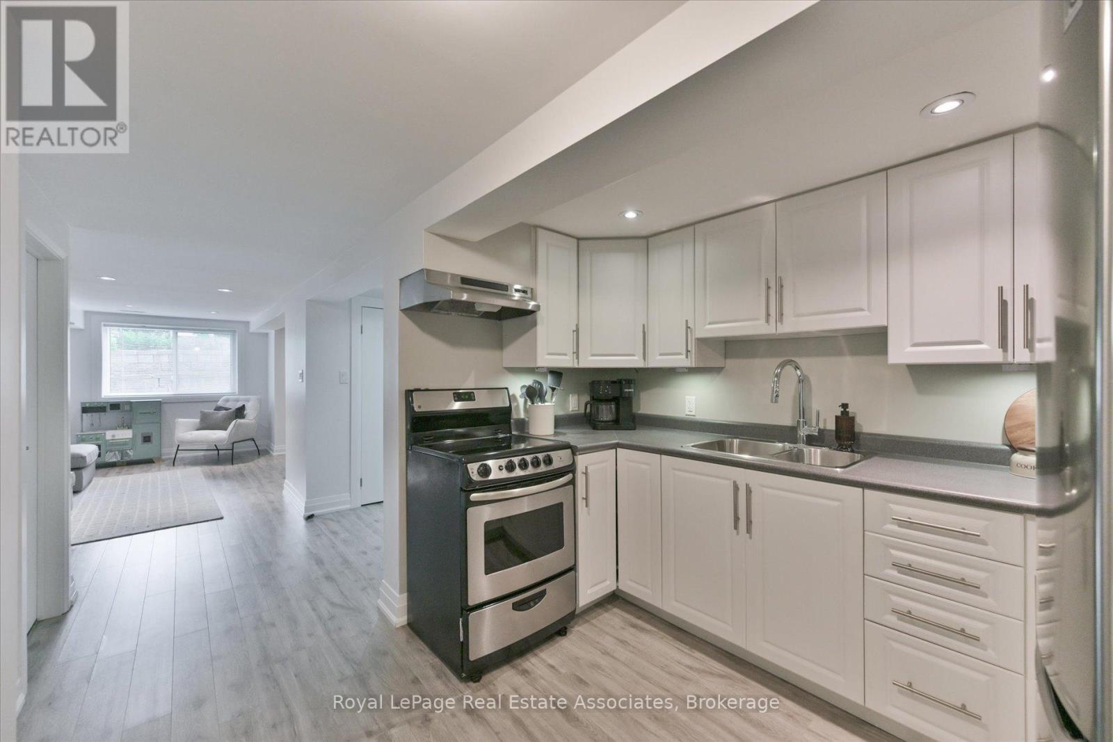 41 Ashbourne Drive, Toronto, ON - Indoor Photo Showing Kitchen