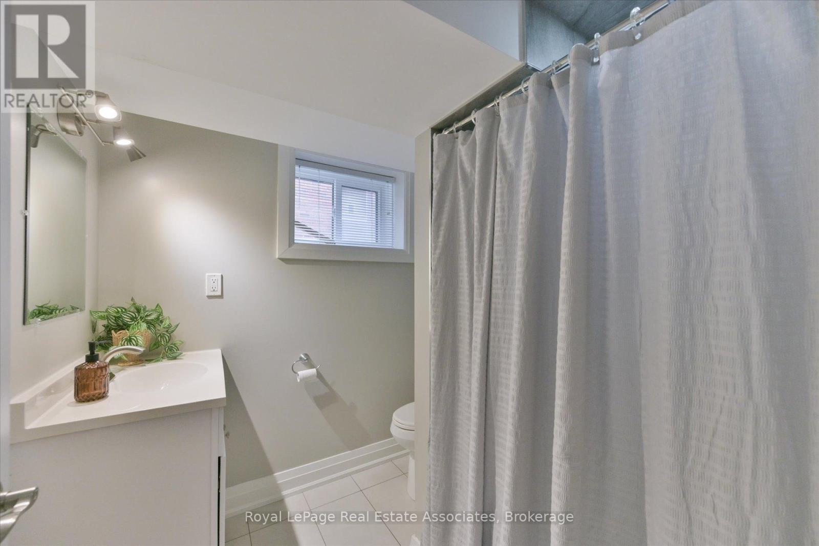 41 Ashbourne Drive, Toronto, ON - Indoor Photo Showing Bathroom