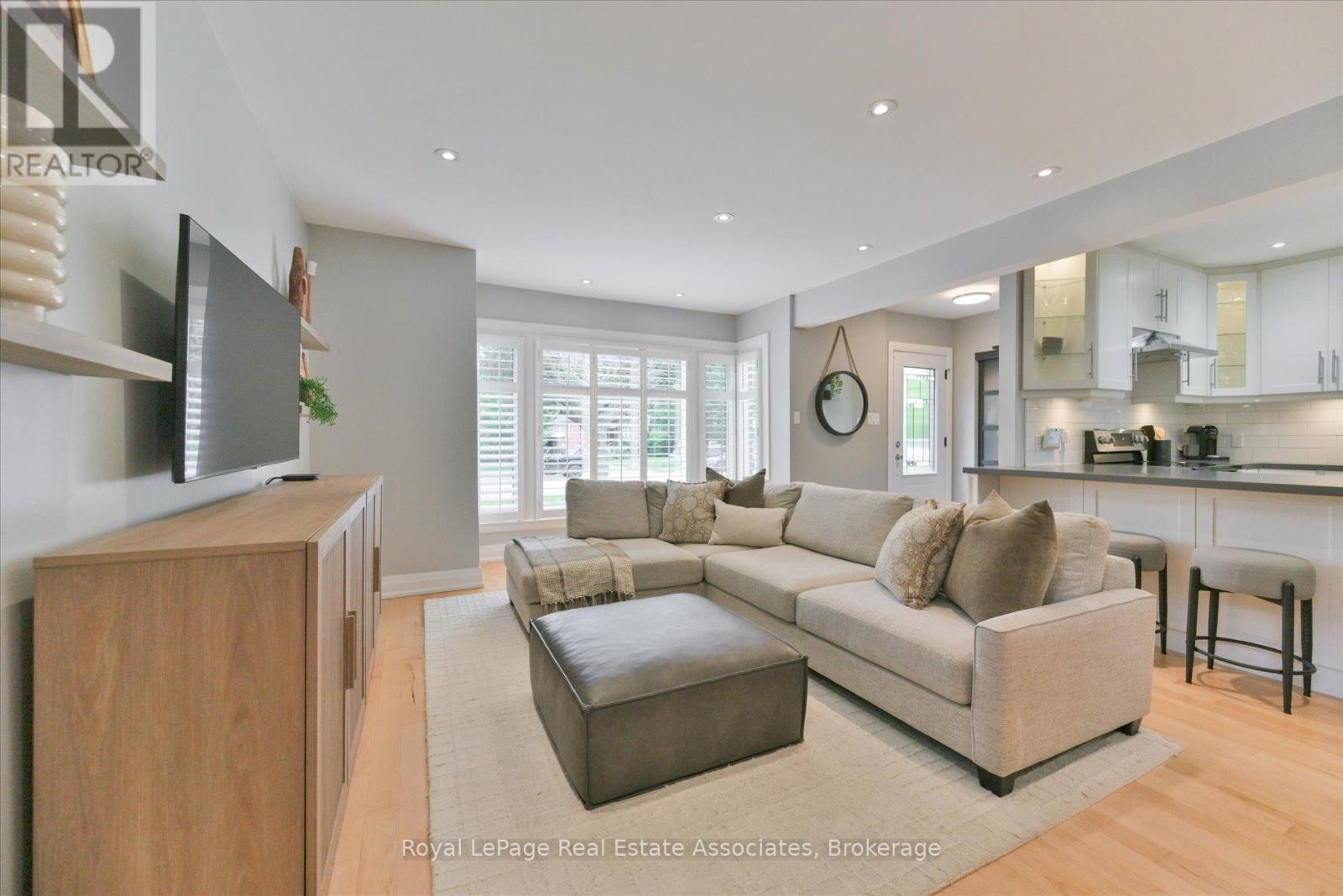 41 Ashbourne Drive, Toronto, ON - Indoor Photo Showing Living Room