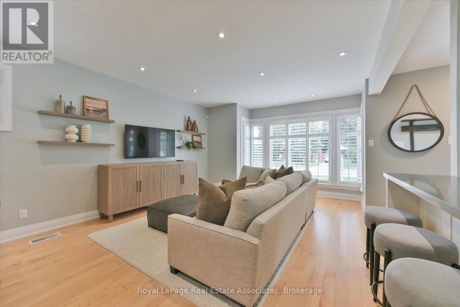 41 Ashbourne Drive, Toronto, ON - Indoor Photo Showing Living Room