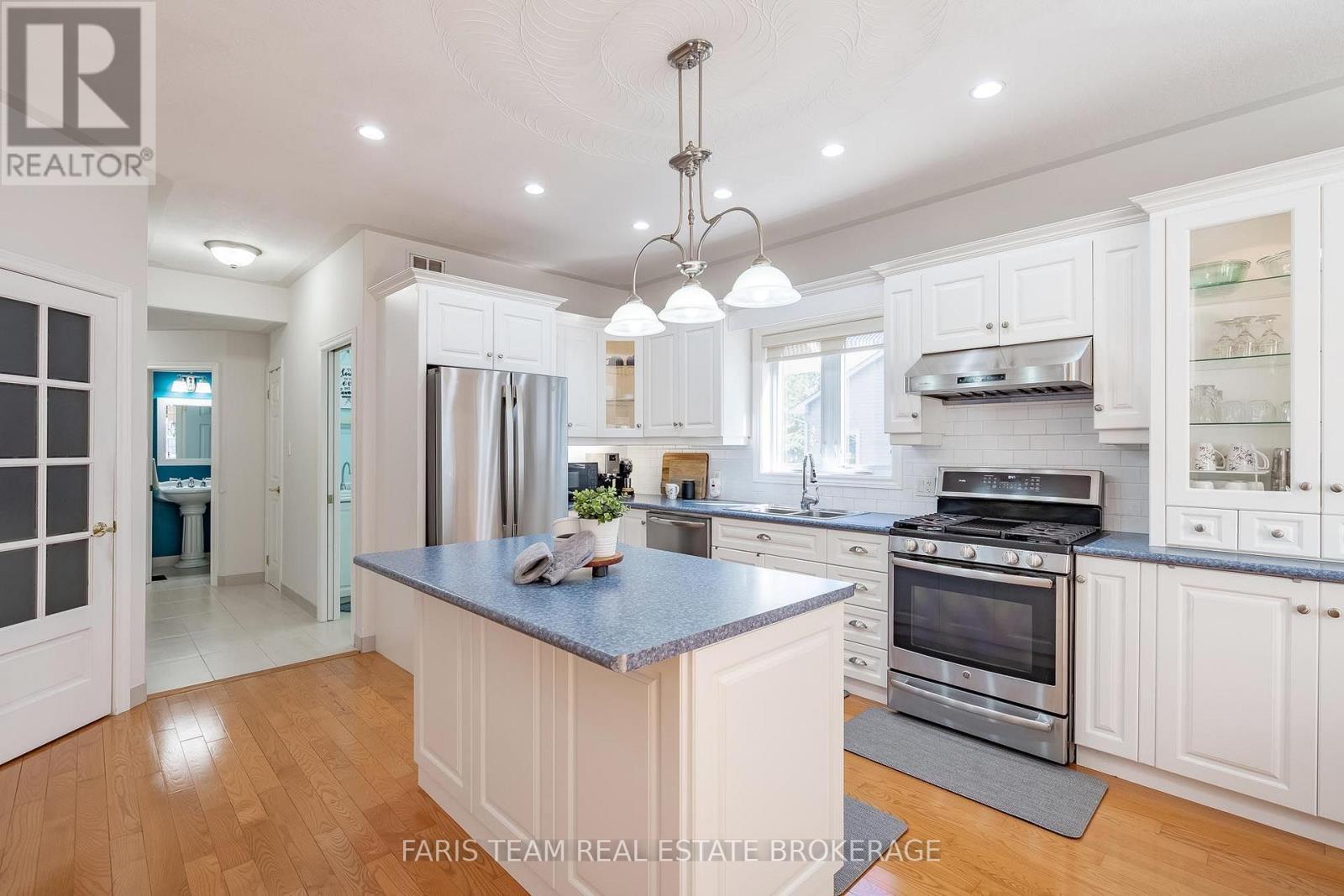 91 Maryjane Road, Tiny, ON - Indoor Photo Showing Kitchen With Double Sink