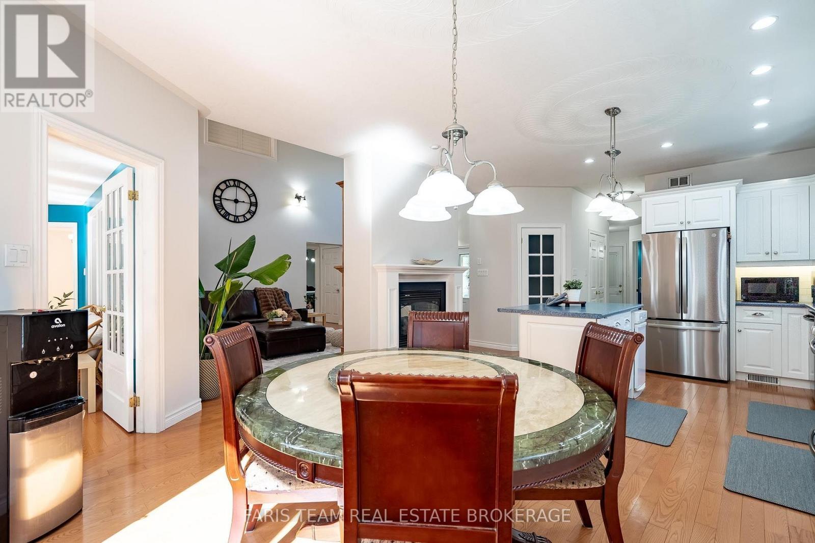 91 Maryjane Road, Tiny, ON - Indoor Photo Showing Dining Room
