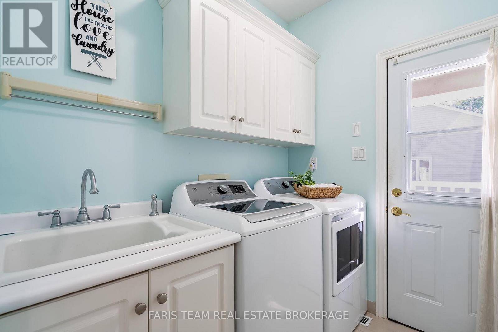 91 Maryjane Road, Tiny, ON - Indoor Photo Showing Laundry Room